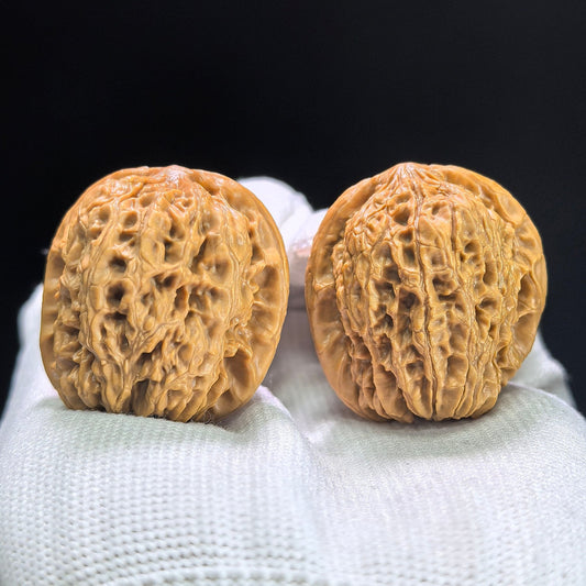 Compact Round Yuhuashi Wenwan Walnut Pair | 33.0mm x 33.0mm | YHS-1403 - ThePatinaProject