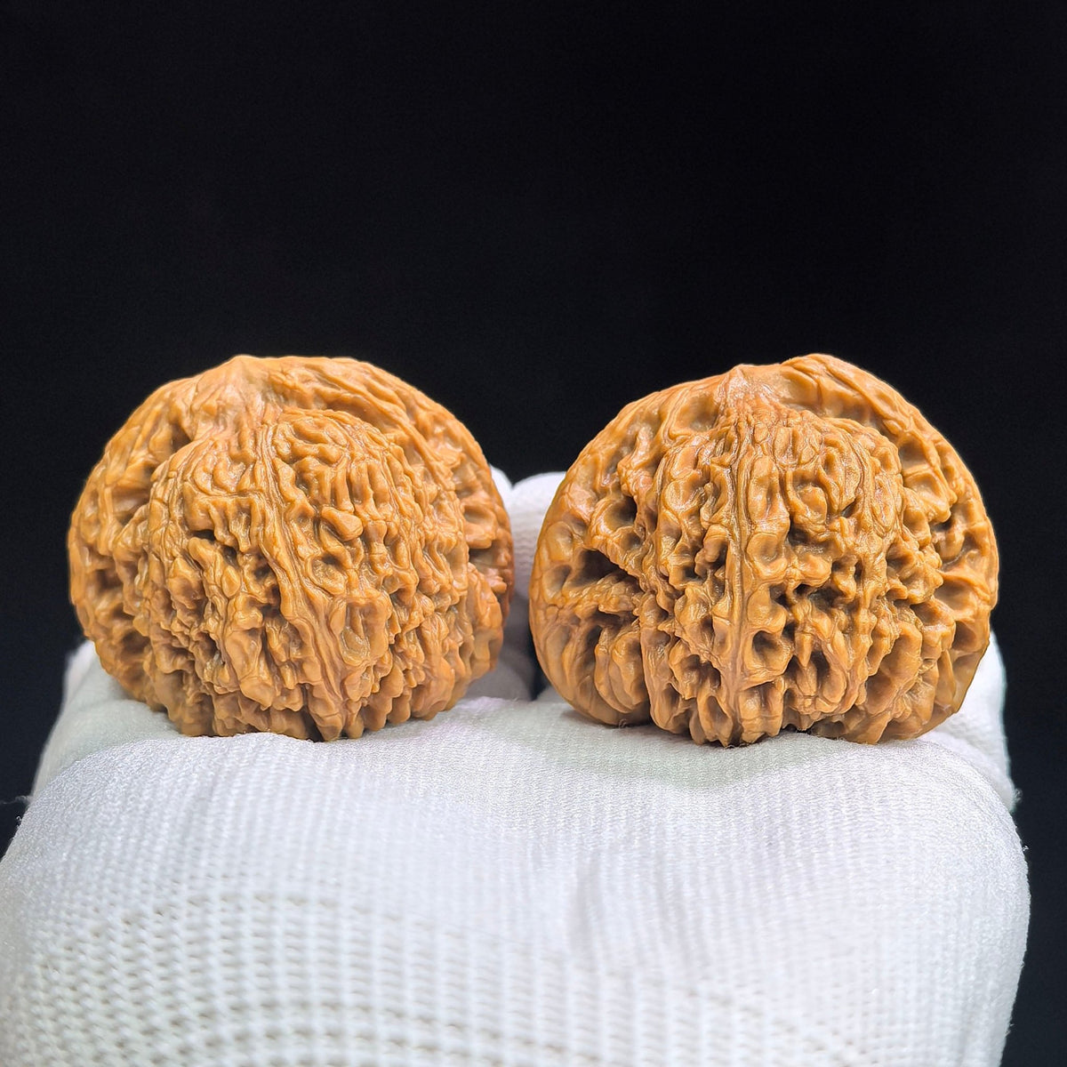"Concave Base Peach Heart Nanjiangshi" Aodi Taoxin Nanjiangshi BDTXNJS-17B8C Low-Profile Wenwan Walnuts Pair | 46.0mm x 43.0mm | BDTXNJS-17B8C - ThePatinaProject