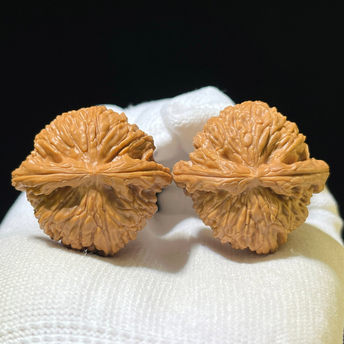 "Concealed Apex White Lion Head" Menjian Bai Shishi Wenwan Walnuts Pair | 35.0mm x 34.0mm | MJBSZ-1101 - ThePatinaProject