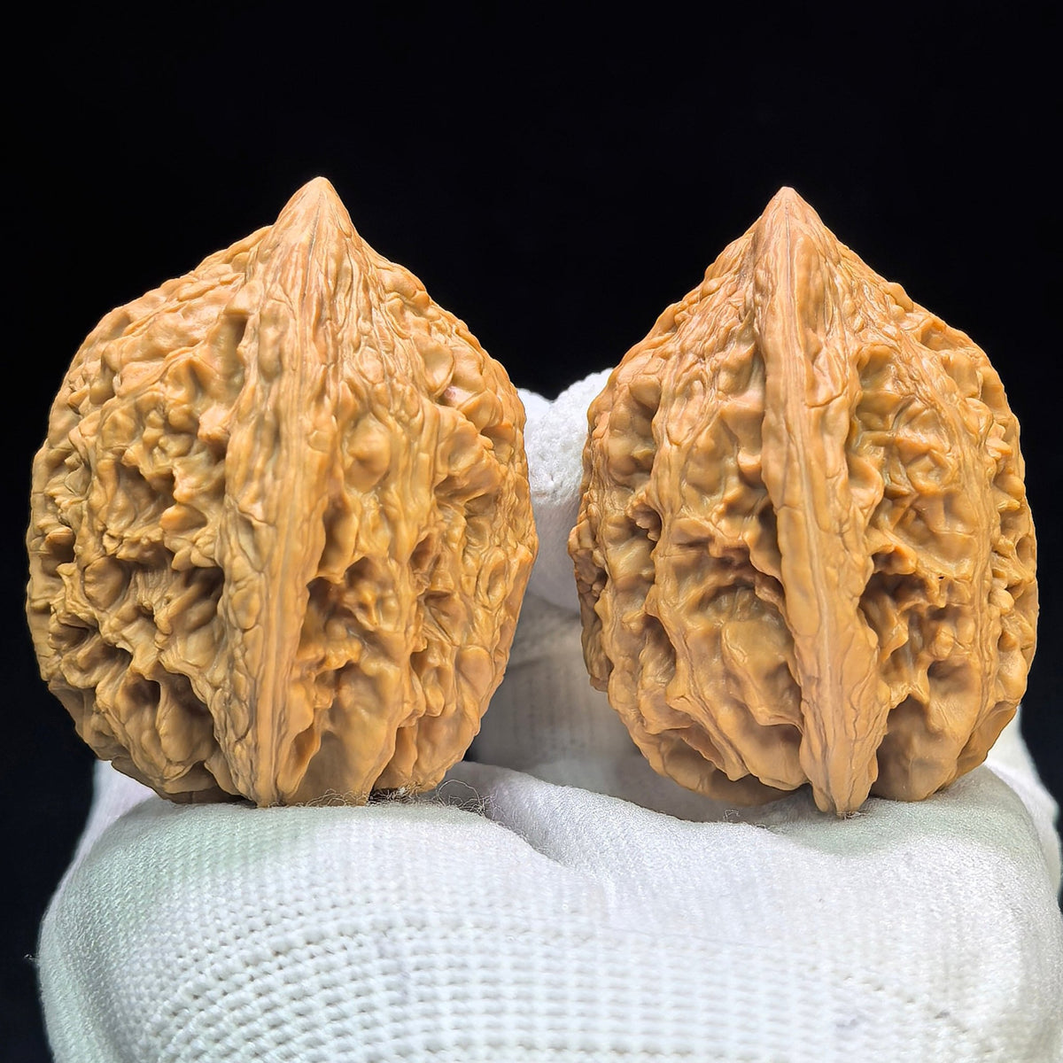 "Dagu Stone" Dagushi DGS-1602 Classic Wenwan Walnuts Pair | 40.0mm x 40.0mm | DGS-1602 - ThePatinaProject