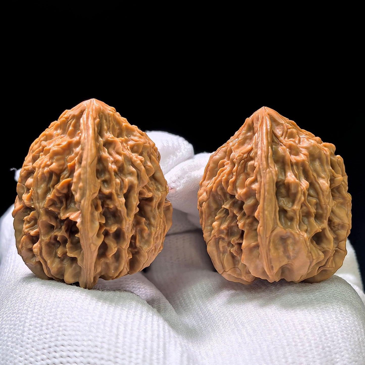 "Eight-Ribbed Skyway" Tongtianba Eight-Ribbed Wenwan Walnuts Pair | 32.0mm x 32.0mm | TTB-1101 - ThePatinaProject