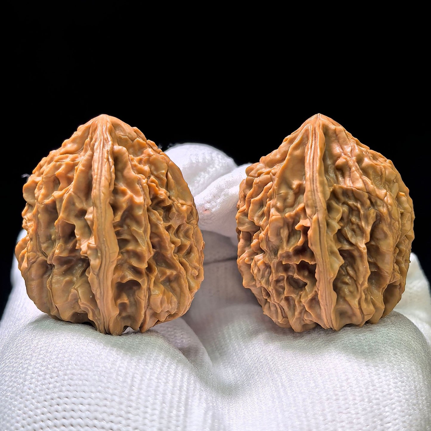 "Eight-Ribbed Skyway" Tongtianba Eight-Ribbed Wenwan Walnuts Pair | 32.0mm x 32.0mm | TTB-1101 - ThePatinaProject