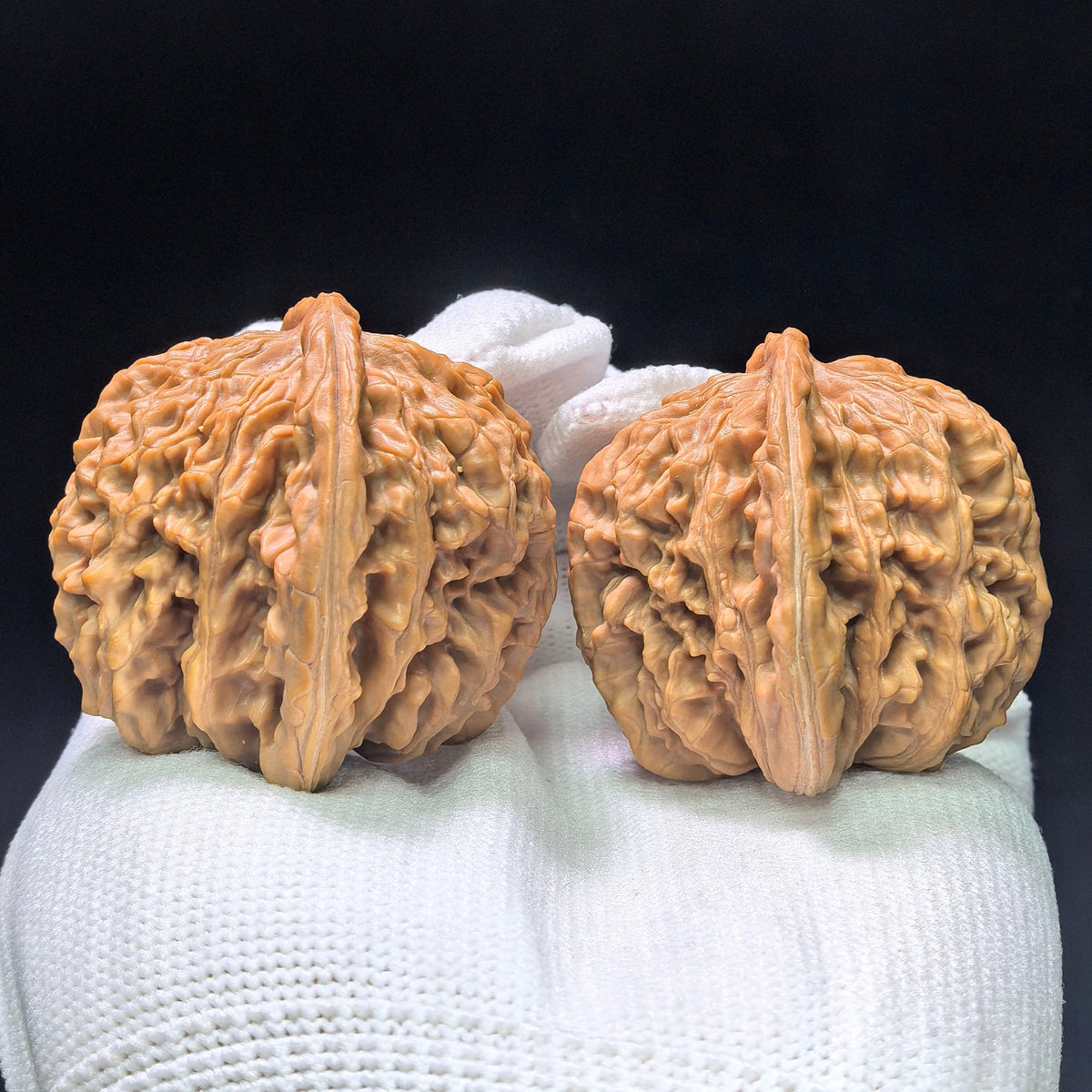 "Four-Seat Tower" Sizhoulou SZL-1406 Low-Profile Wenwan Walnuts Pair | 41.0mm x 40.0mm | SZL-1406 - ThePatinaProject