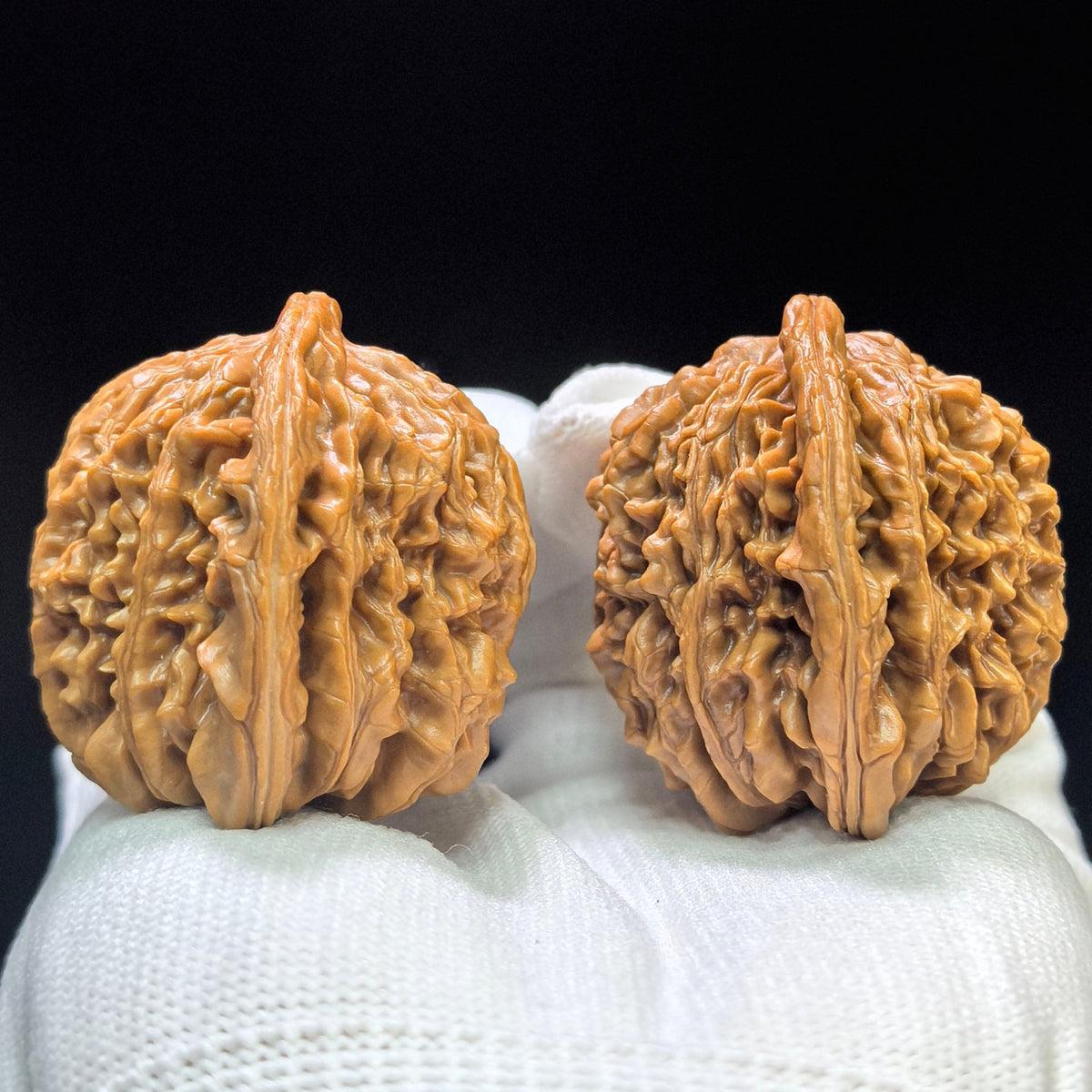 “Four Towers” Sizoulou Wenwan Walnut Pair | Broad-Shouldered Classic Form | 43.0mm × 39.0mm | SZL-1604 - ThePatinaProject