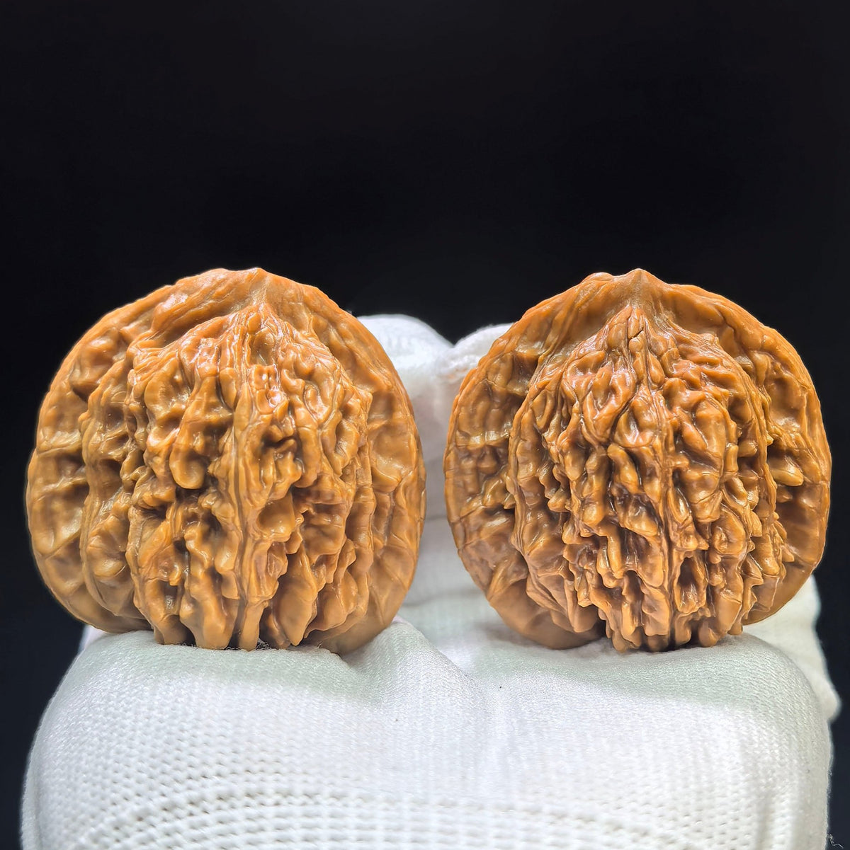 “Four Towers” Sizoulou Wenwan Walnut Pair | Broad-Shouldered Classic Form | 43.0mm × 39.0mm | SZL-1604 - ThePatinaProject