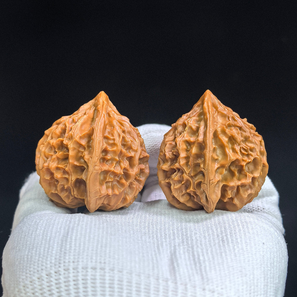 Full-Bodied Heart-Shaped Palace Lantern Wenwan Walnut Pair — 40.0mm x 41.0mm | TXYB-17B2C - ThePatinaProject