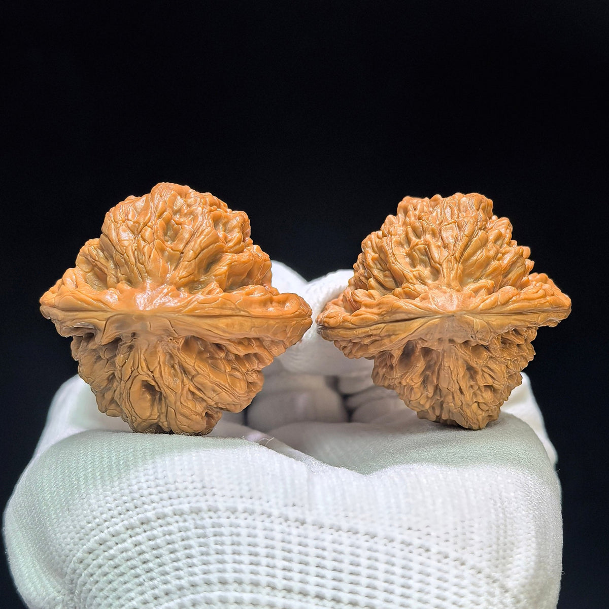 "Golden Noble" Jin Gongzi JGZ-1601 Low-Profile Wenwan Walnuts Pair | 40.0mm x 39.0mm | JGZ-1601 - ThePatinaProject