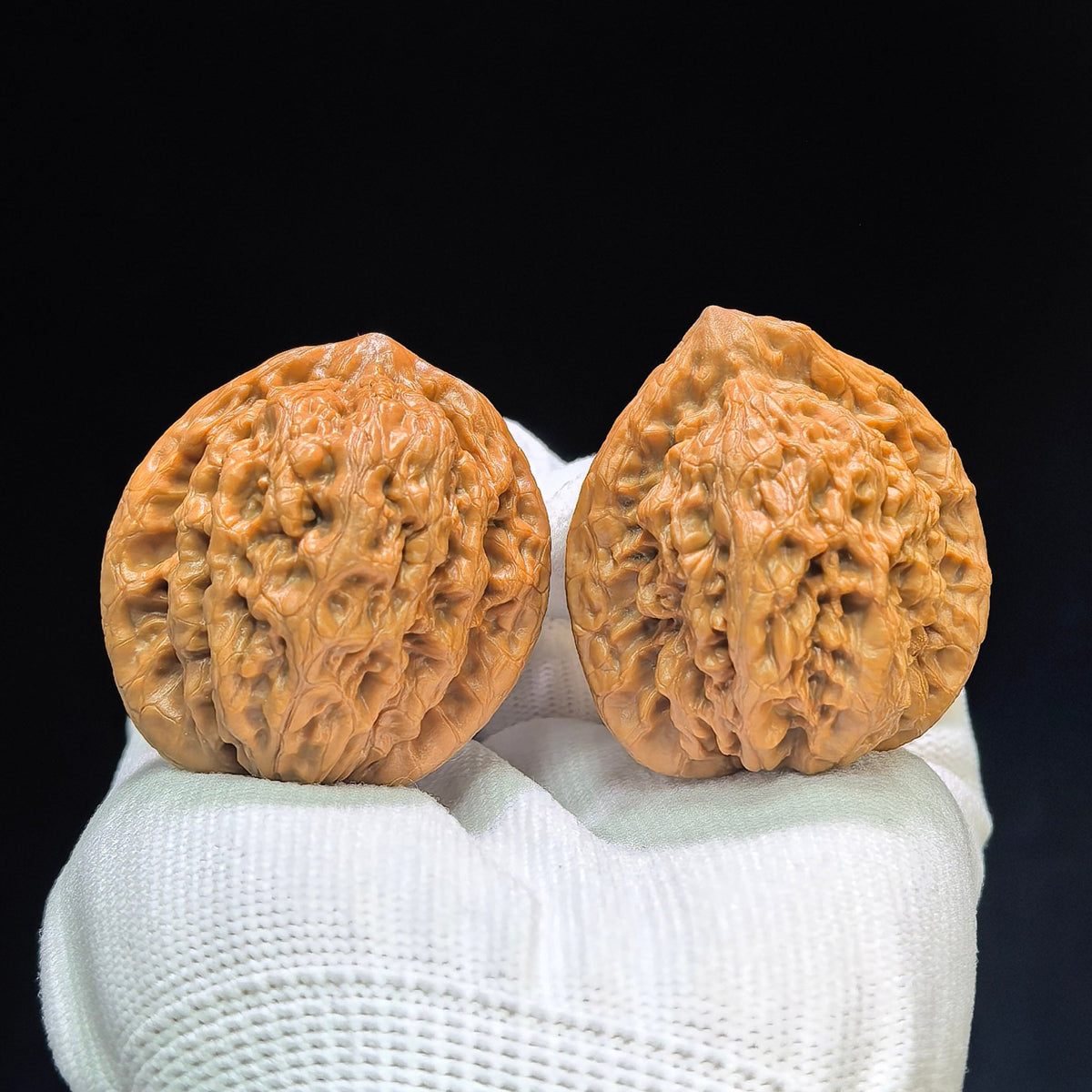 "Golden Noble" Jin Gongzi JGZ-1601 Low-Profile Wenwan Walnuts Pair | 40.0mm x 39.0mm | JGZ-1601 - ThePatinaProject