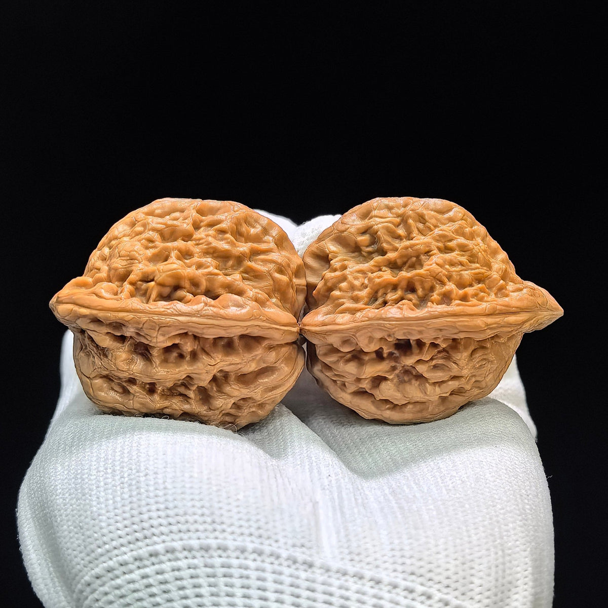"Golden Noble" Jin Gongzi JGZ-1601 Low-Profile Wenwan Walnuts Pair | 40.0mm x 39.0mm | JGZ-1601 - ThePatinaProject