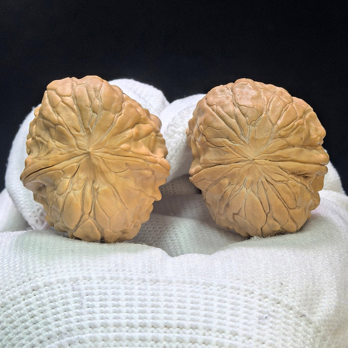 "Golden Toad Vessel" Jinchanzun JCZ-1601 Low-Profile Wenwan Walnuts Pair | 29.0mm x 34.0mm | JCZ-1601 - ThePatinaProject