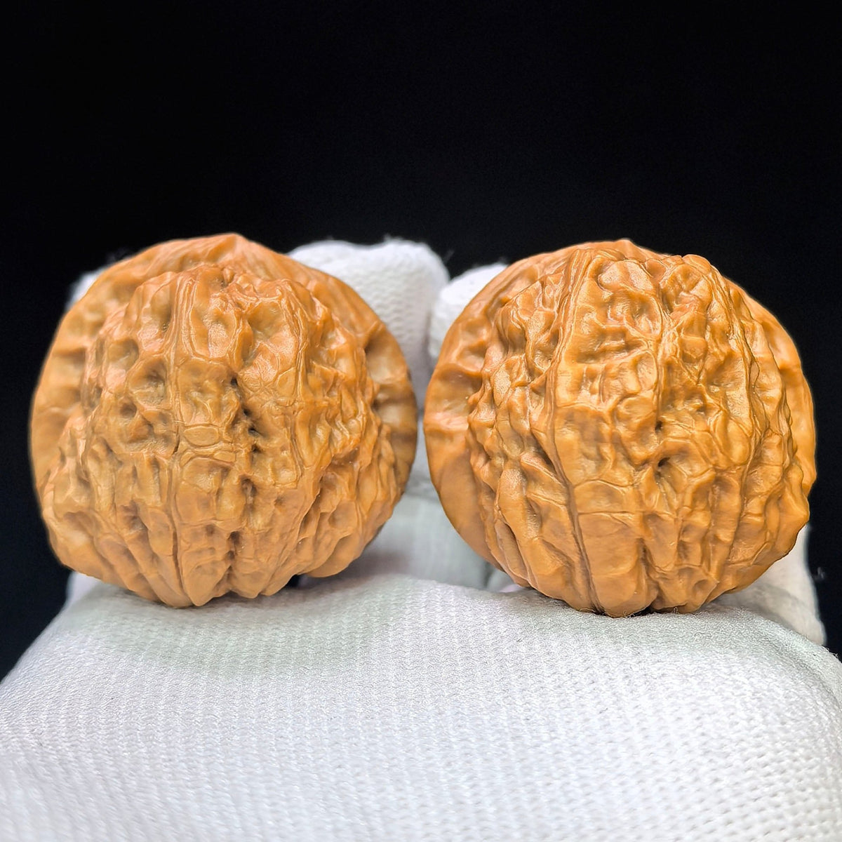 “Gongqiao” Concave-Base Mini Pumpkin Wenwan Walnut Pair | 36.0mm × 41.0mm | BDXNG-17H6 - ThePatinaProject