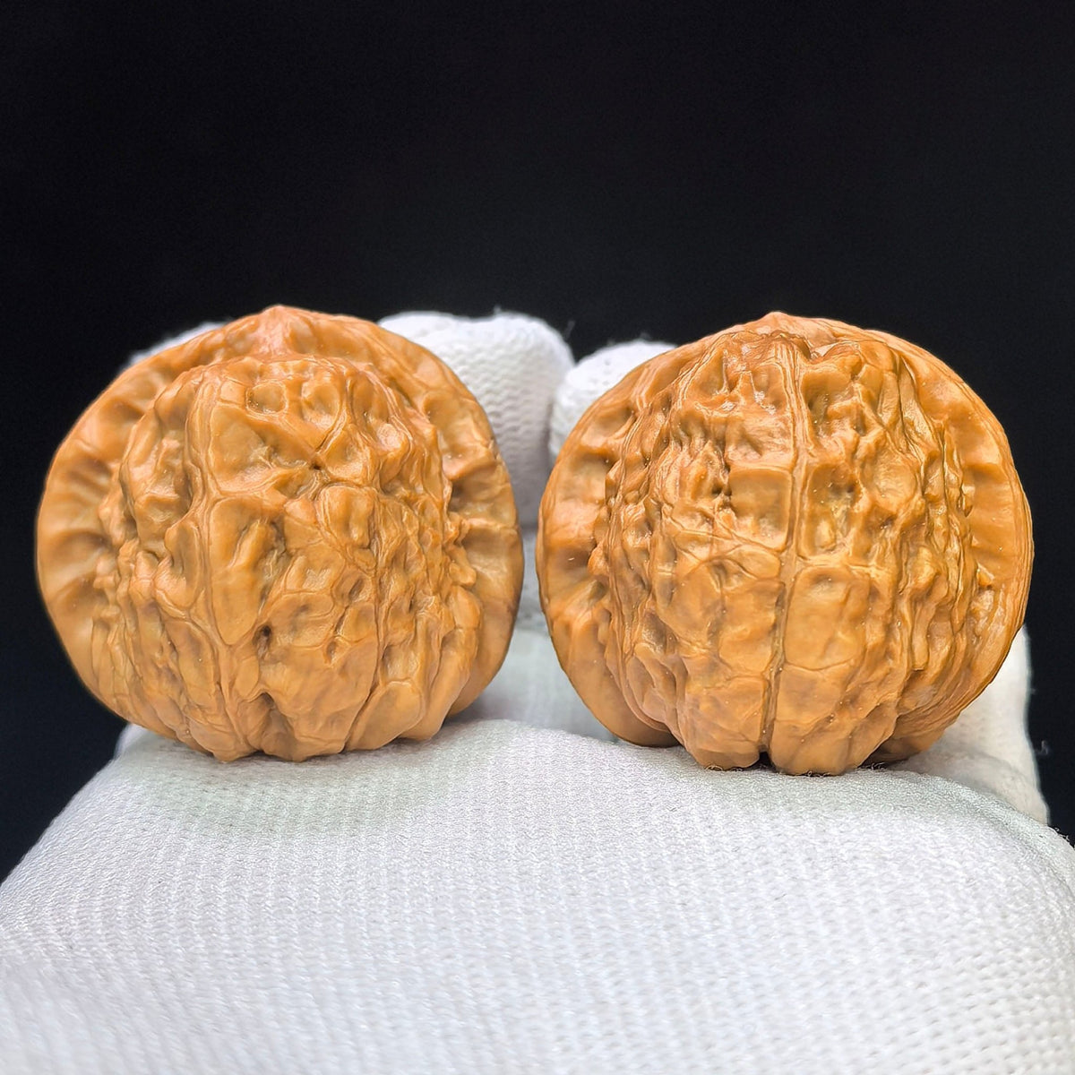 “Gongqiao” Concave-Base Mini Pumpkin Wenwan Walnut Pair | 36.0mm × 41.0mm | BDXNG-17H6 - ThePatinaProject