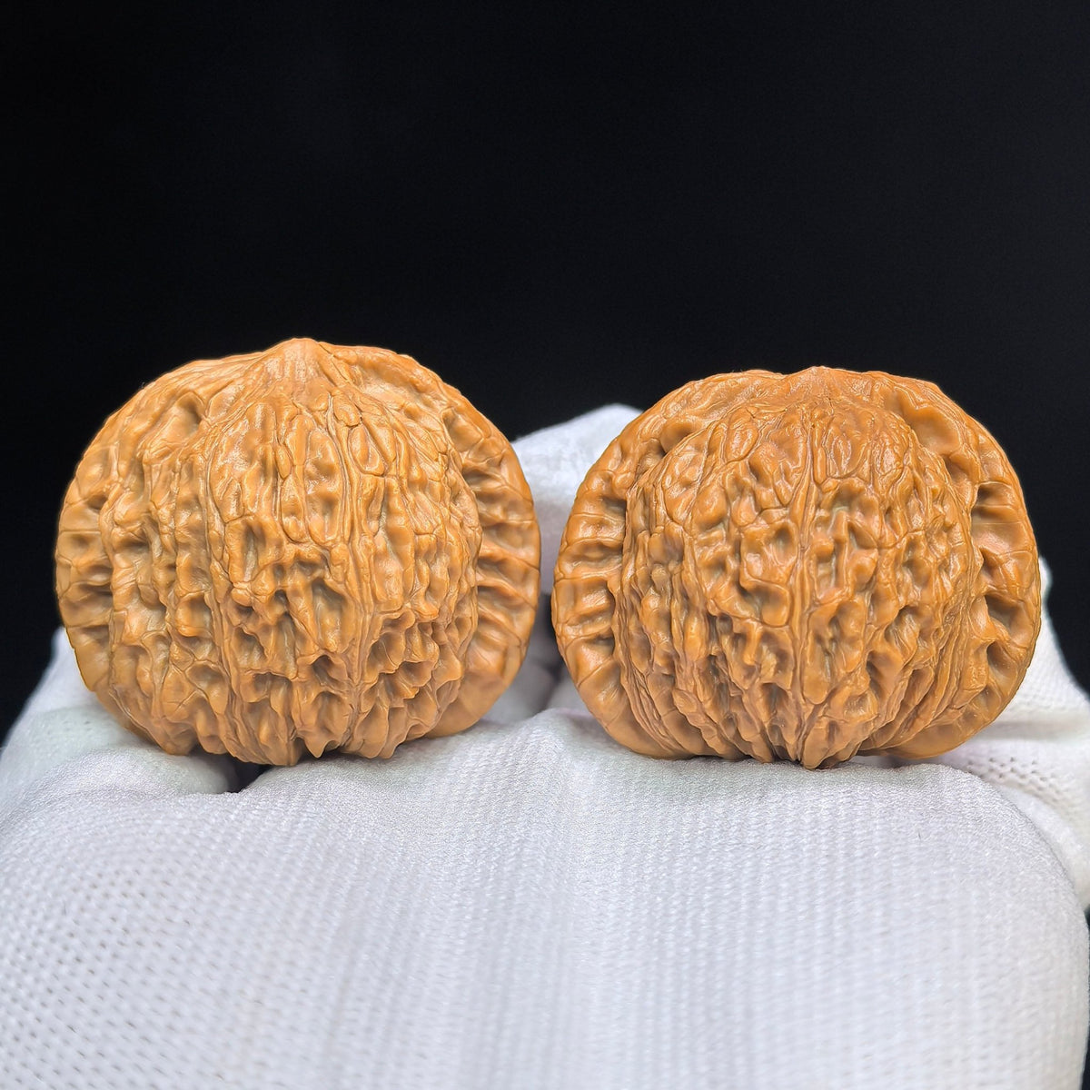"Hydrangea" Xiuqiu Wenwan Walnuts Pair | 41.0mm x 34.0mm | XQ-101SY - ThePatinaProject