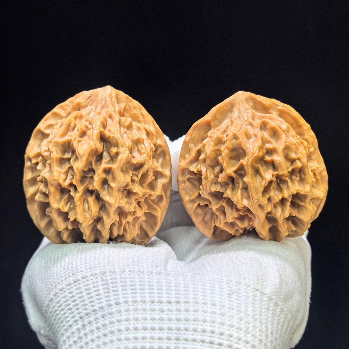 "Imperial Crown" Diwang DW-1602 Wenwan Walnuts Pair | 46.0mm x 43.0mm | DW-1602 - ThePatinaProject