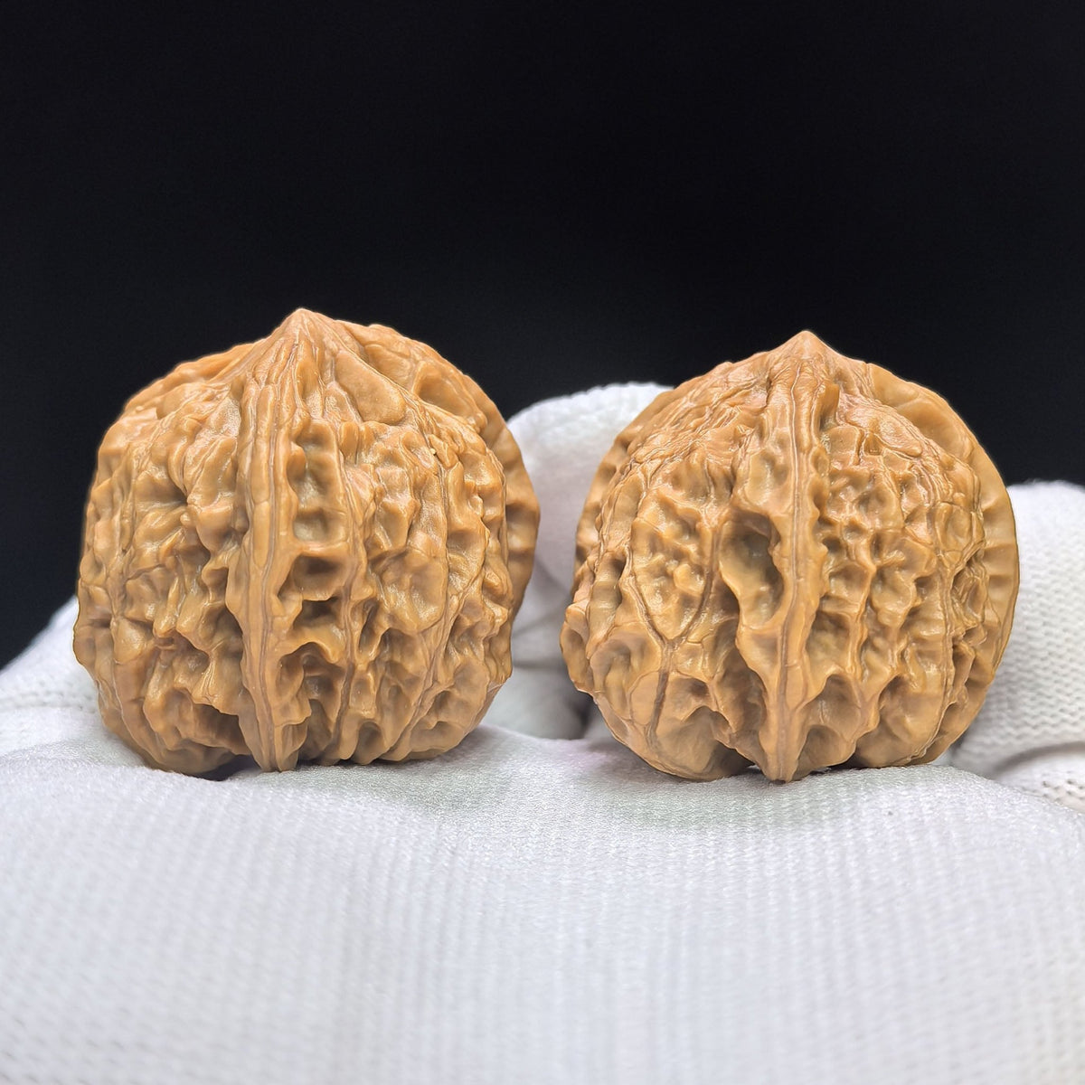 "Imperial Jade Seal Three-Ribbed" Yuxi Sanleng Multi-Ribbed Wenwan Walnuts Pair | 34.0mm x 34.0mm | YSSN-C224E - ThePatinaProject