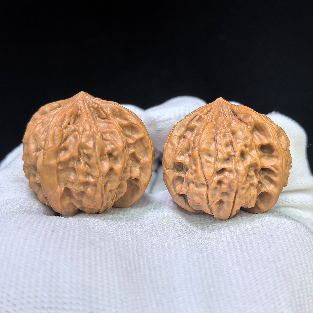 "Imperial Jade Seal X-Men" Yuxi Sileng X-Zhanjing Four-Ribbed Wenwan Walnuts Pair | 36.0mm x 37.0mm | YSFN-C229E - ThePatinaProject