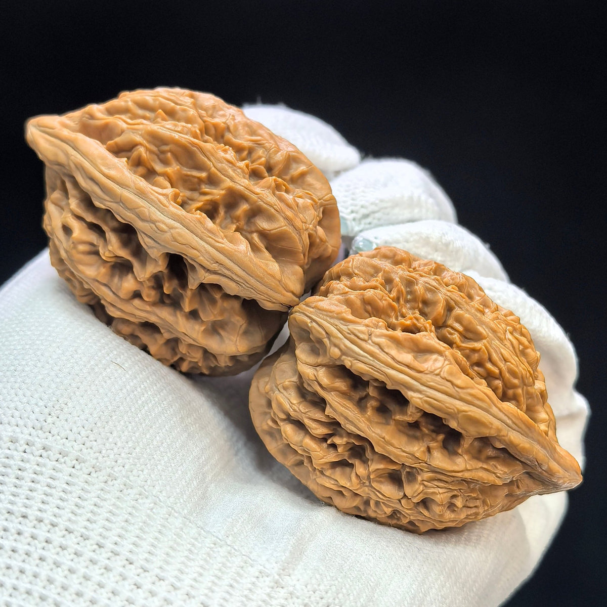 "King Tigerhead" Hutouwang Low-Profile Wenwan Walnuts Pair | 42.0mm x 39.0mm | HTW-1501C - ThePatinaProject