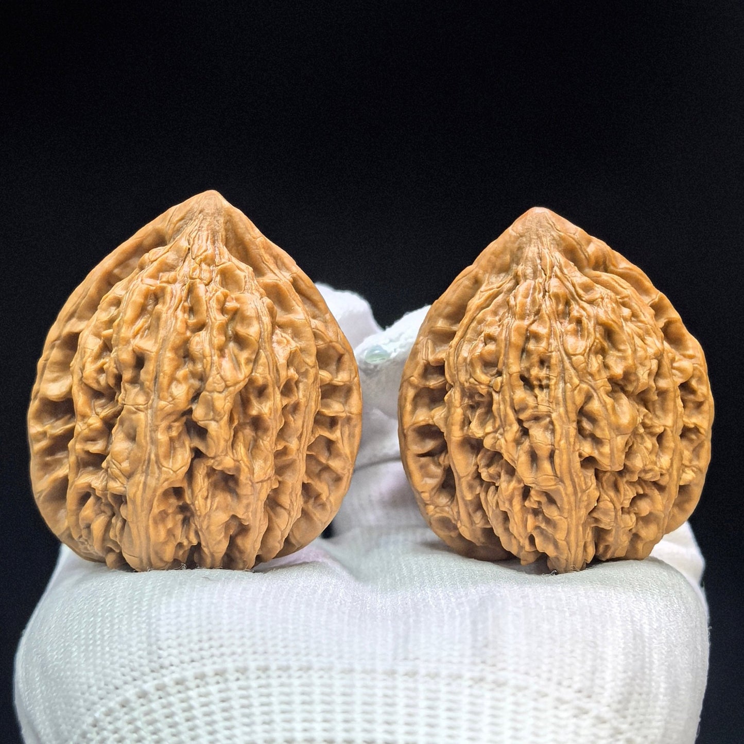 "King Tigerhead" Hutouwang Low-Profile Wenwan Walnuts Pair | 42.0mm x 39.0mm | HTW-1501C - ThePatinaProject