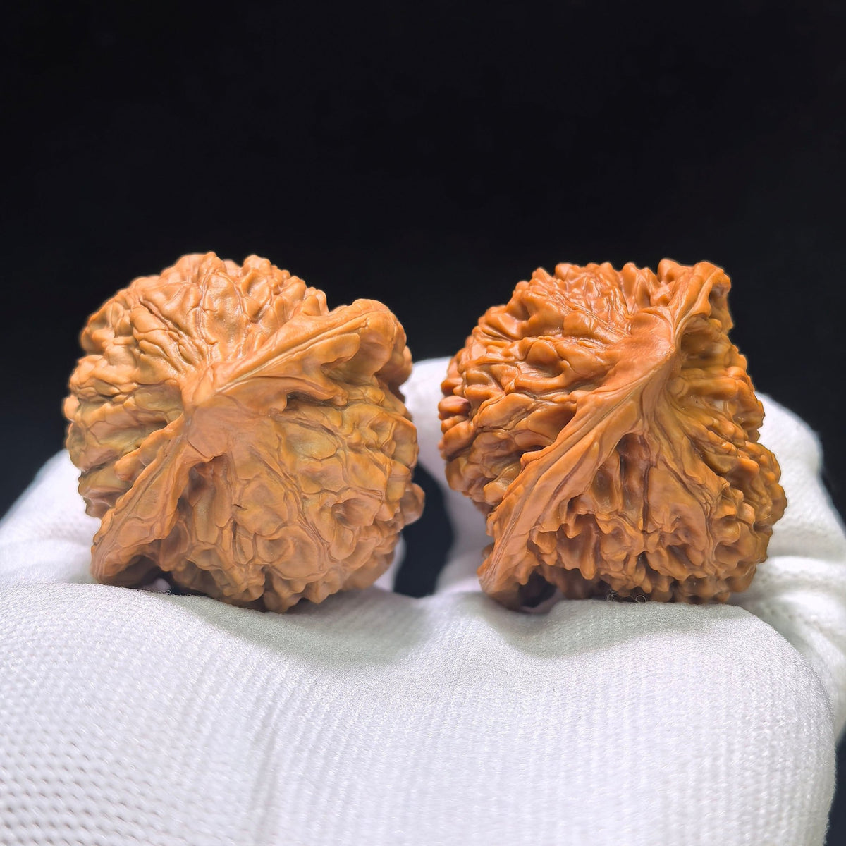 "Kylin Texture Vulture" Qilinwen Zuoshandiao Wenwan Walnuts Pair | 43.0mm x 42.0mm | QLWZSD-CG217E - ThePatinaProject