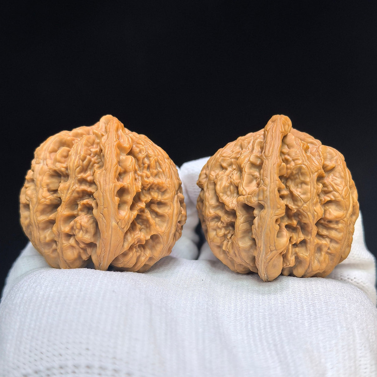 "Large Thick Ridge Vulture" Dacujin Zuoshandiao Wenwan Walnuts Pair | 43.0mm x 43.0mm | CJZSD-C232E - ThePatinaProject