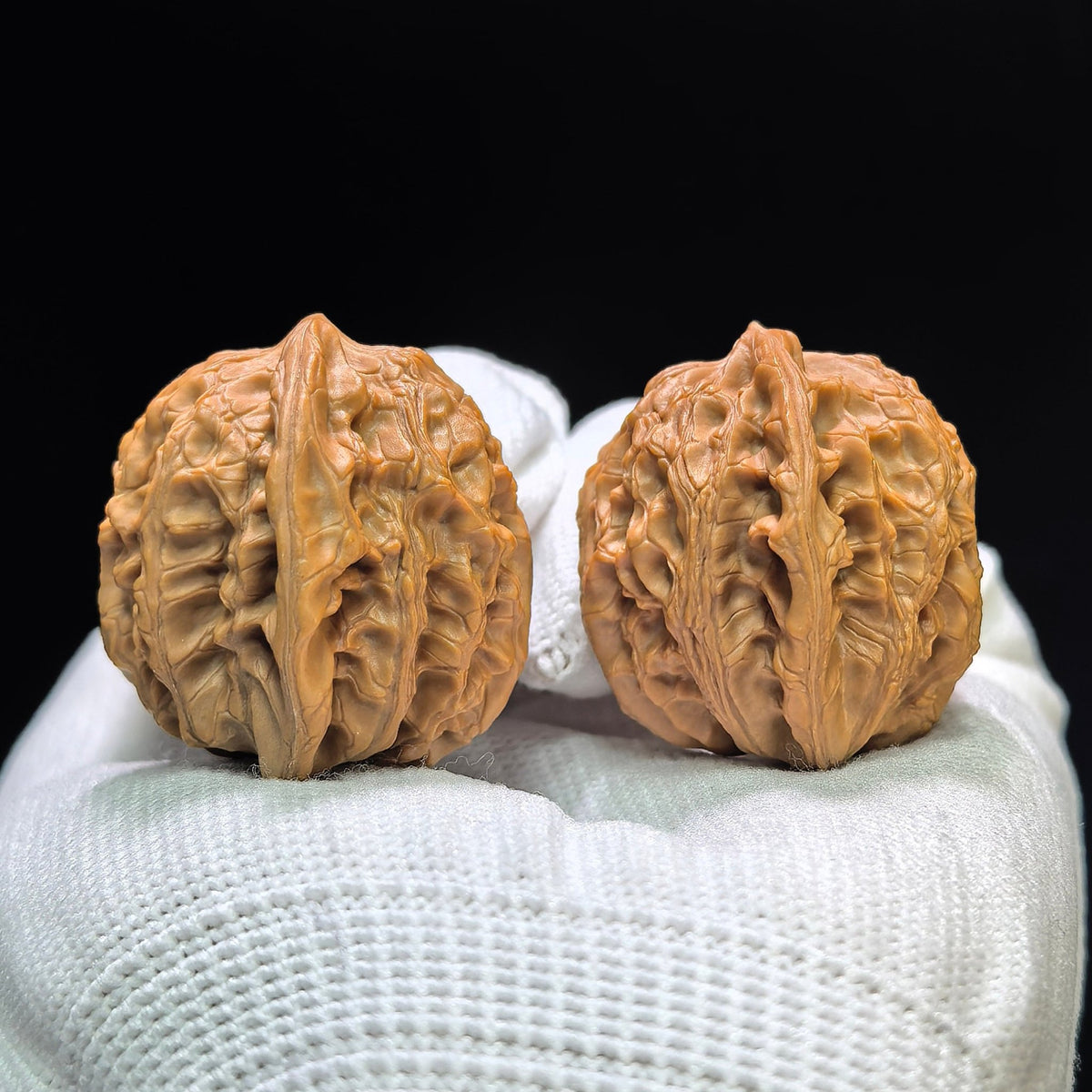 "Mini Nuwa Stone" Xiuzhen Nüwashi XZNWS-1601 Low-Profile Pocket Wenwan Walnuts Pair | 32.0mm x 31.0mm | XZNWS-1601 - ThePatinaProject