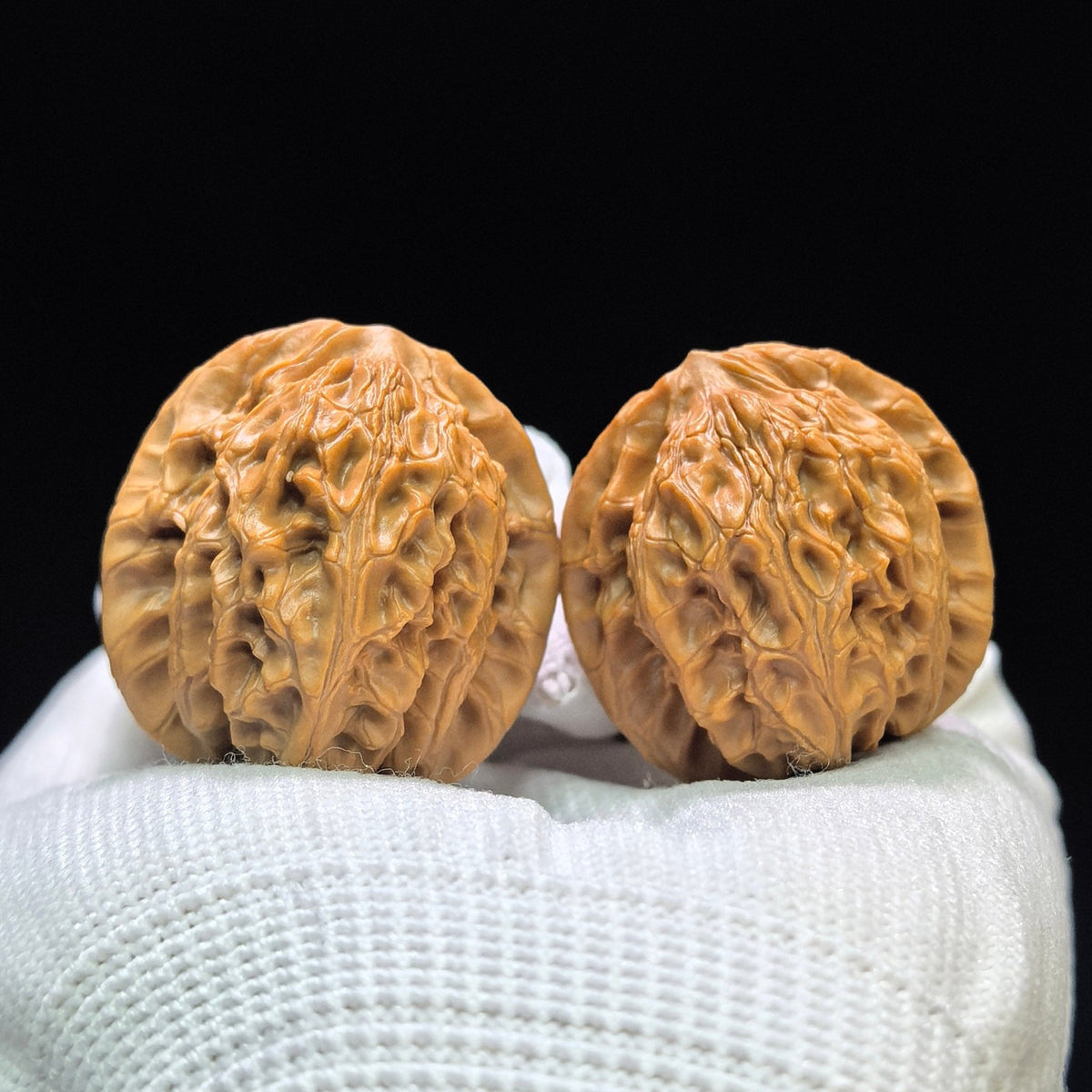 "Mini Nuwa Stone" Xiuzhen Nüwashi XZNWS-1601 Low-Profile Pocket Wenwan Walnuts Pair | 32.0mm x 31.0mm | XZNWS-1601 - ThePatinaProject