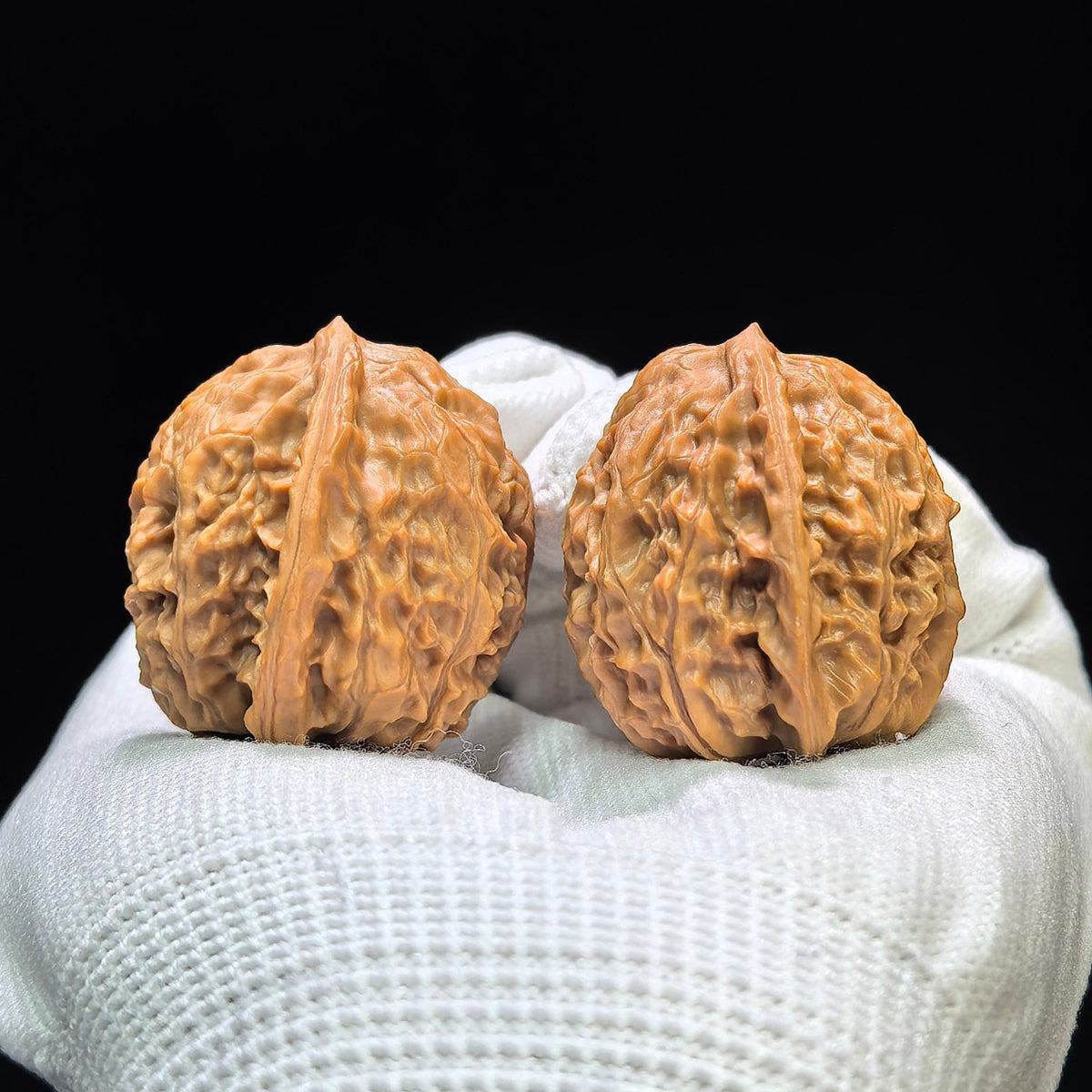 "Mini Phoenix Tail" Xiuzhen Fengwei XZFW-1601 Low-Profile Pocket Wenwan Walnuts Pair | 32.0mm x 31.0mm | XZFW-1601 - ThePatinaProject