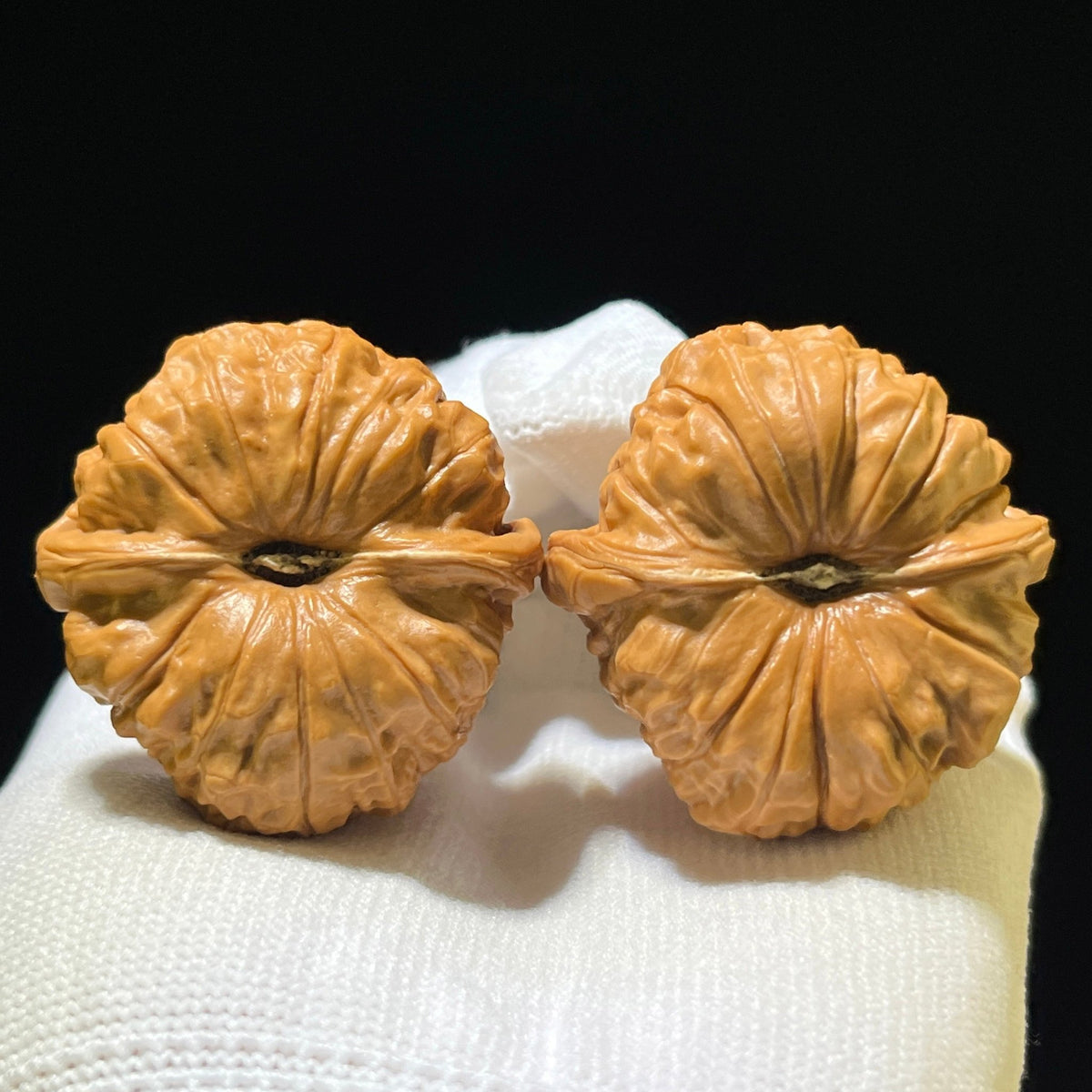 Mini Pumpkin Dun Wenwan Walnut Pair – Compact Round Squat Form | 39.0mm × 39.0mm | NGD-1112 - ThePatinaProject
