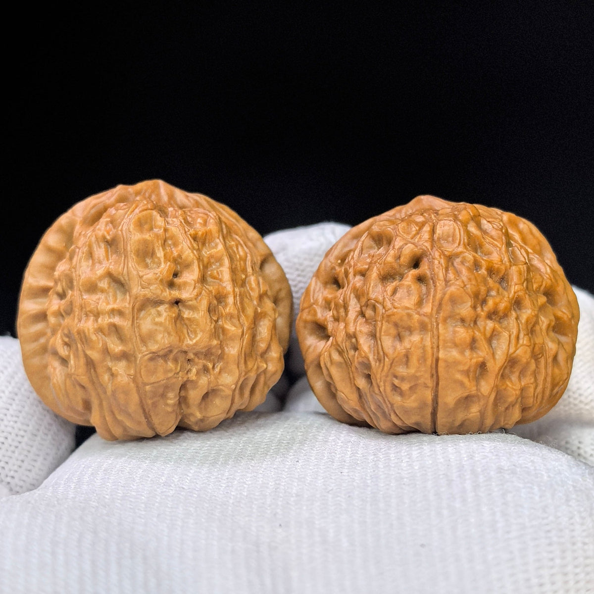 Mini Pumpkin Wenwan Walnut Pair | Compact Rounded Form | 36.0mm × 38.0mm | XNG-17E9 - ThePatinaProject