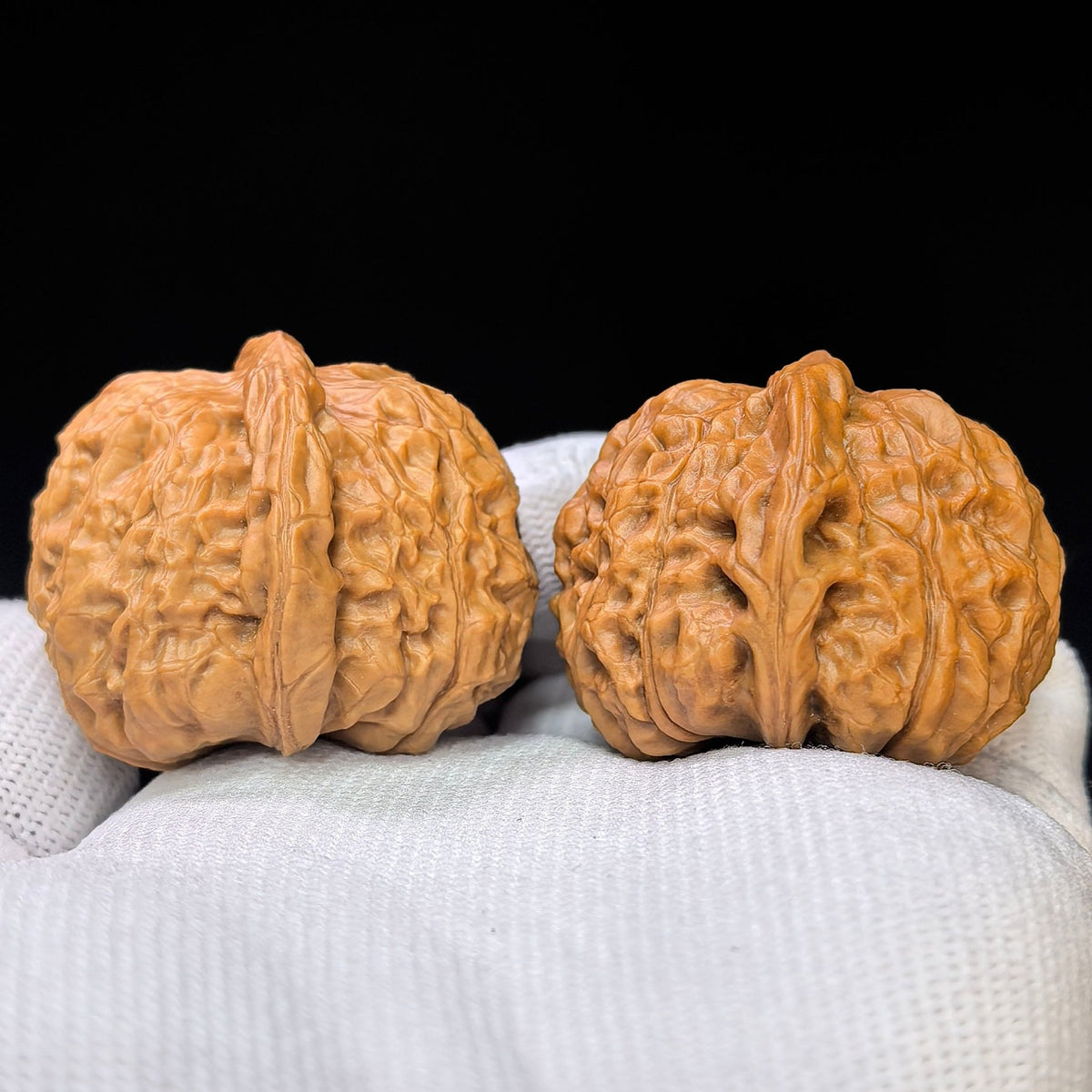 Mini Pumpkin Wenwan Walnut Pair | Compact Rounded Form | 36.0mm × 38.0mm | XNG-17E9 - ThePatinaProject