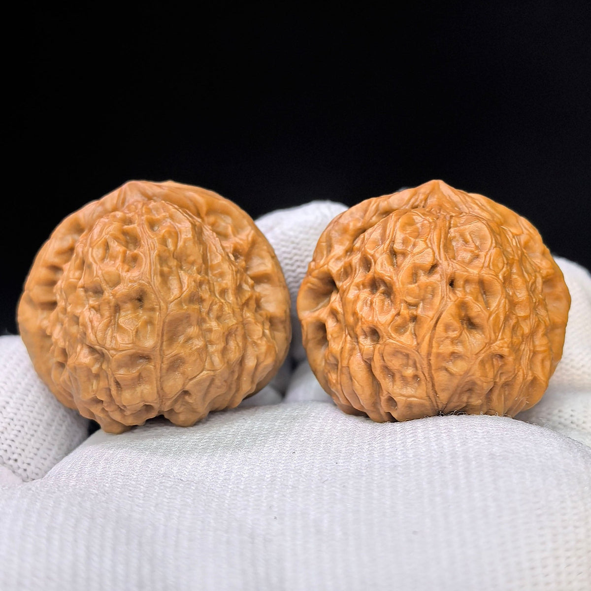 Mini Pumpkin Wenwan Walnut Pair | Compact Rounded Form | 36.0mm × 38.0mm | XNG-17E9 - ThePatinaProject