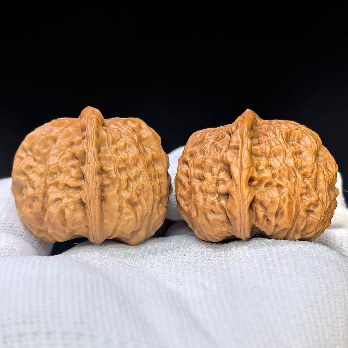 Mini Pumpkin Wenwan Walnut Pair | Compact Rounded Form | 36.0mm × 38.0mm | XNG-17E9 - ThePatinaProject