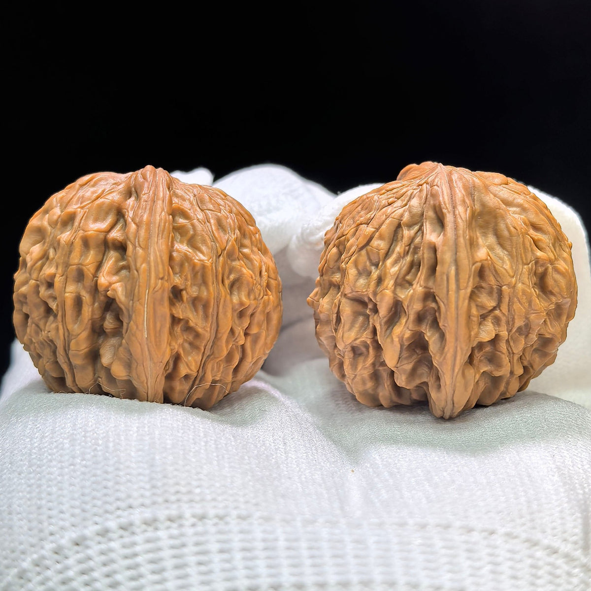 Miniature Butterfly Mopan Wenwan Walnut Pair – Compact Winged Low-Profile Form | 35.0mm × 34.0mm | MP-1609 - ThePatinaProject
