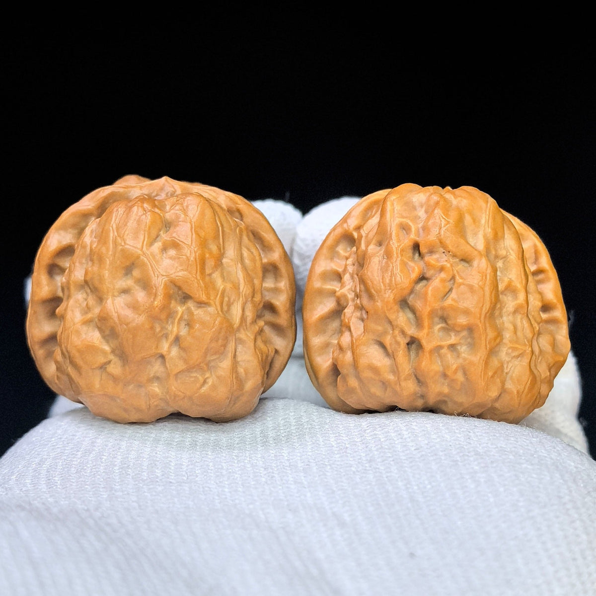 Miniature "Crystal Frog" Wenwan Walnut Pair | Compact Rounded Form | 32.0mm × 35.0mm | XZSJW-17E8 - ThePatinaProject