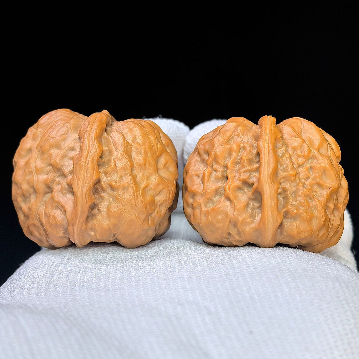 Miniature "Crystal Frog" Wenwan Walnut Pair | Compact Rounded Form | 32.0mm × 35.0mm | XZSJW-17E8 - ThePatinaProject