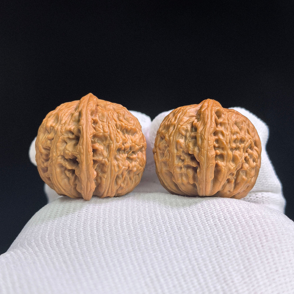 Miniature Round-Bodied White Lion Hand-Twirl Wenwan Walnut Pair — 31.0mm x 30.0mm | BSJ-SY1H5 - ThePatinaProject