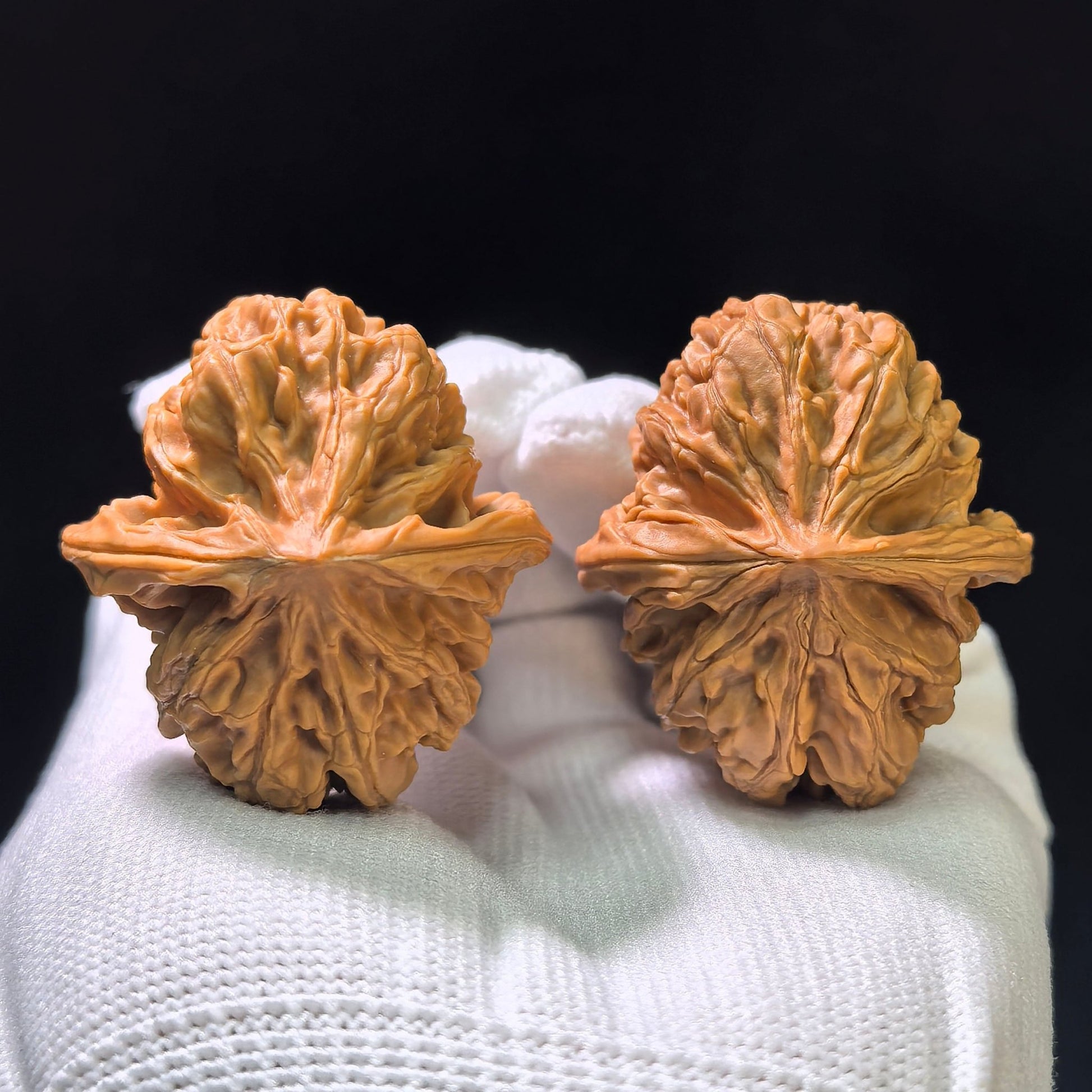 "Mountain Grown" Yesheng Classic Heritage Wenwan Walnuts Pair | 37.0mm x 40.0mm | YS-1103 - ThePatinaProject