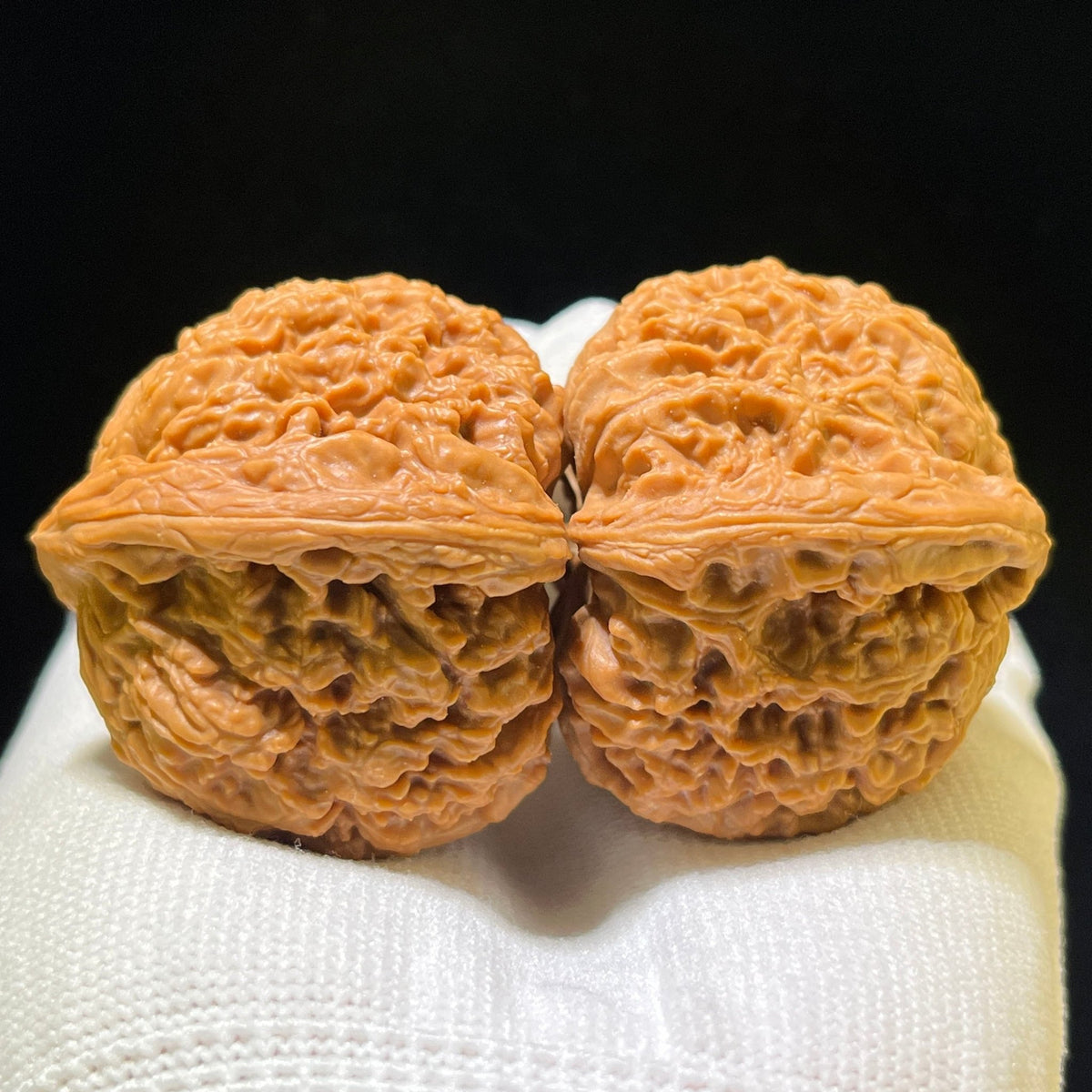 "Nanjiangshi" Nanjiangshi Wenwan Walnuts (Pair) | 43.0mm x 43.0mm | Stock ID: NJS-1107 - ThePatinaProject