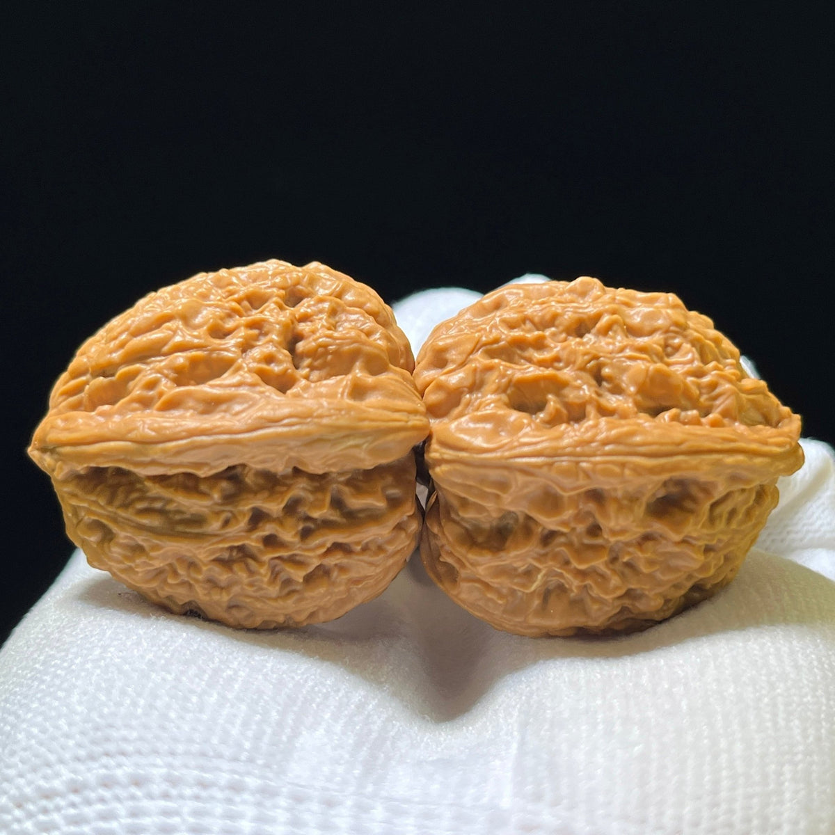 Nanjiangshi Scholar Walnuts Pair | 32.0mm x 32.0mm | Stock ID: NJS-1101 - ThePatinaProject