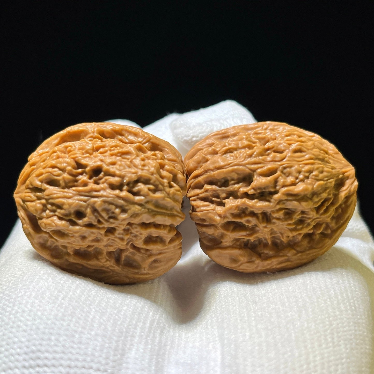 Nanjiangshi Scholar Walnuts Pair | 32.0mm x 32.0mm | Stock ID: NJS-1101 - ThePatinaProject