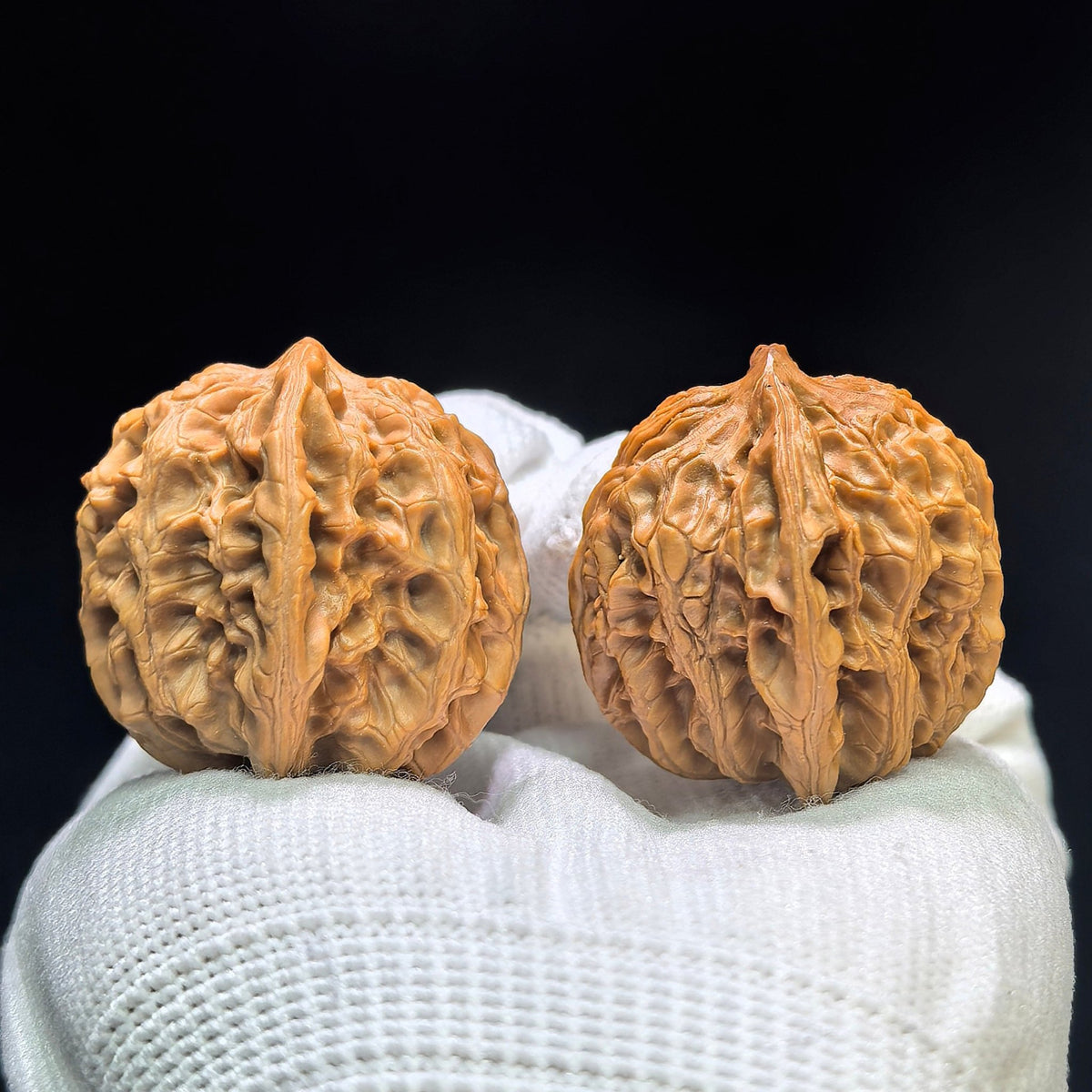"Nuwa Stone" Nüwashi NWS-1601 Low-Profile Wenwan Walnuts Pair | 35.0mm x 34.0mm | NWS-1601 - ThePatinaProject