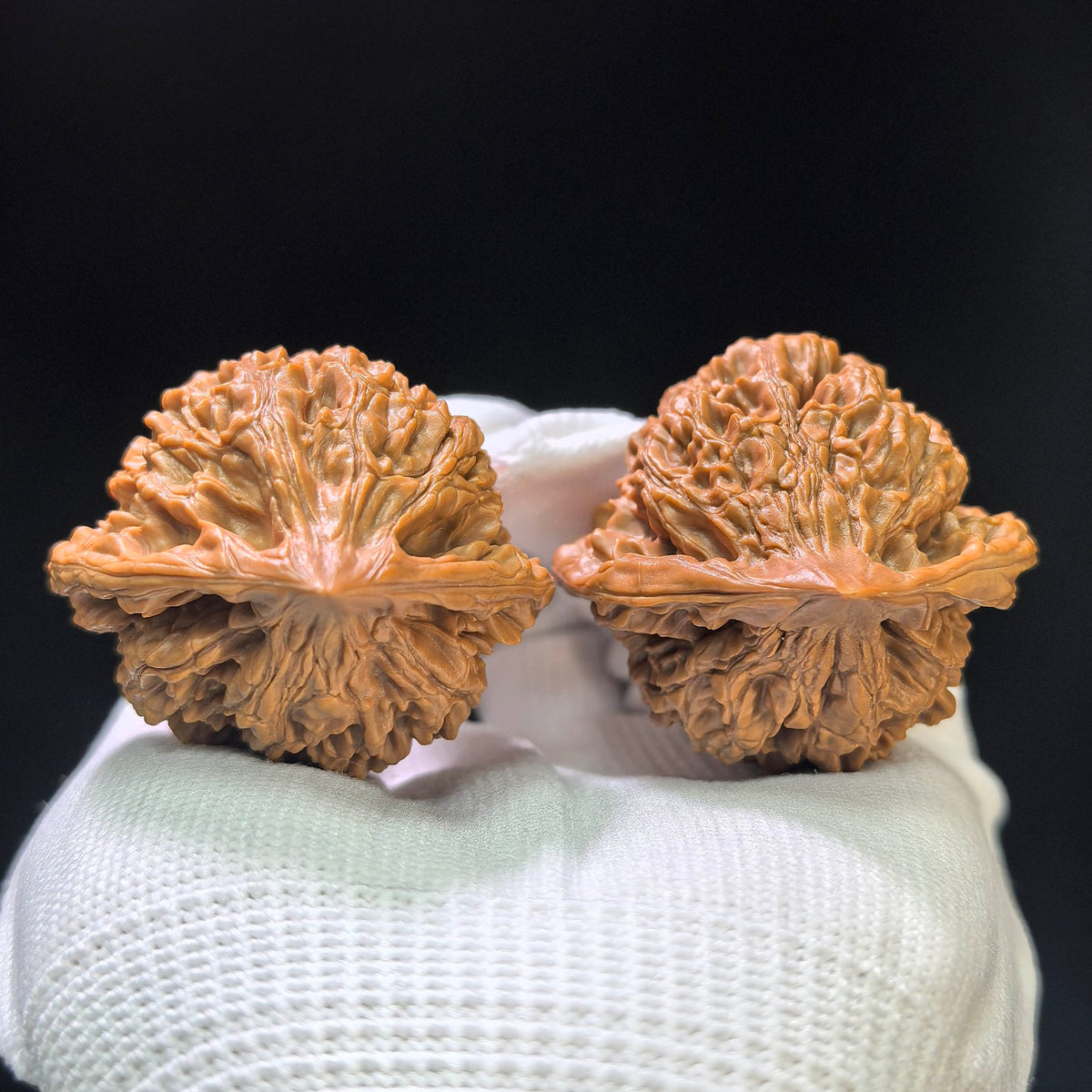 "Official Hat" Guanmao GM-1111 Classic Wenwan Walnuts Pair | 41.0mm x 39.0mm | GM-1111 - ThePatinaProject