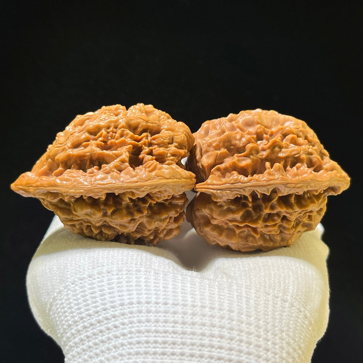 "Official Hat Lionhead" Guanmao GM-1109 Wenwan Walnuts Pair | 47.0mm x 41.0mm | GM-1109 - ThePatinaProject