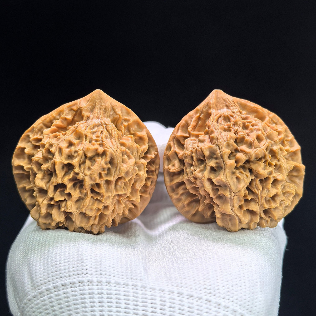 "Official Hat Low-Profile" Guanmao Aichun GM-1401 Broad-Shoulder Wenwan Walnuts Pair | 46.0mm x 41.0mm | GM-1401 - ThePatinaProject