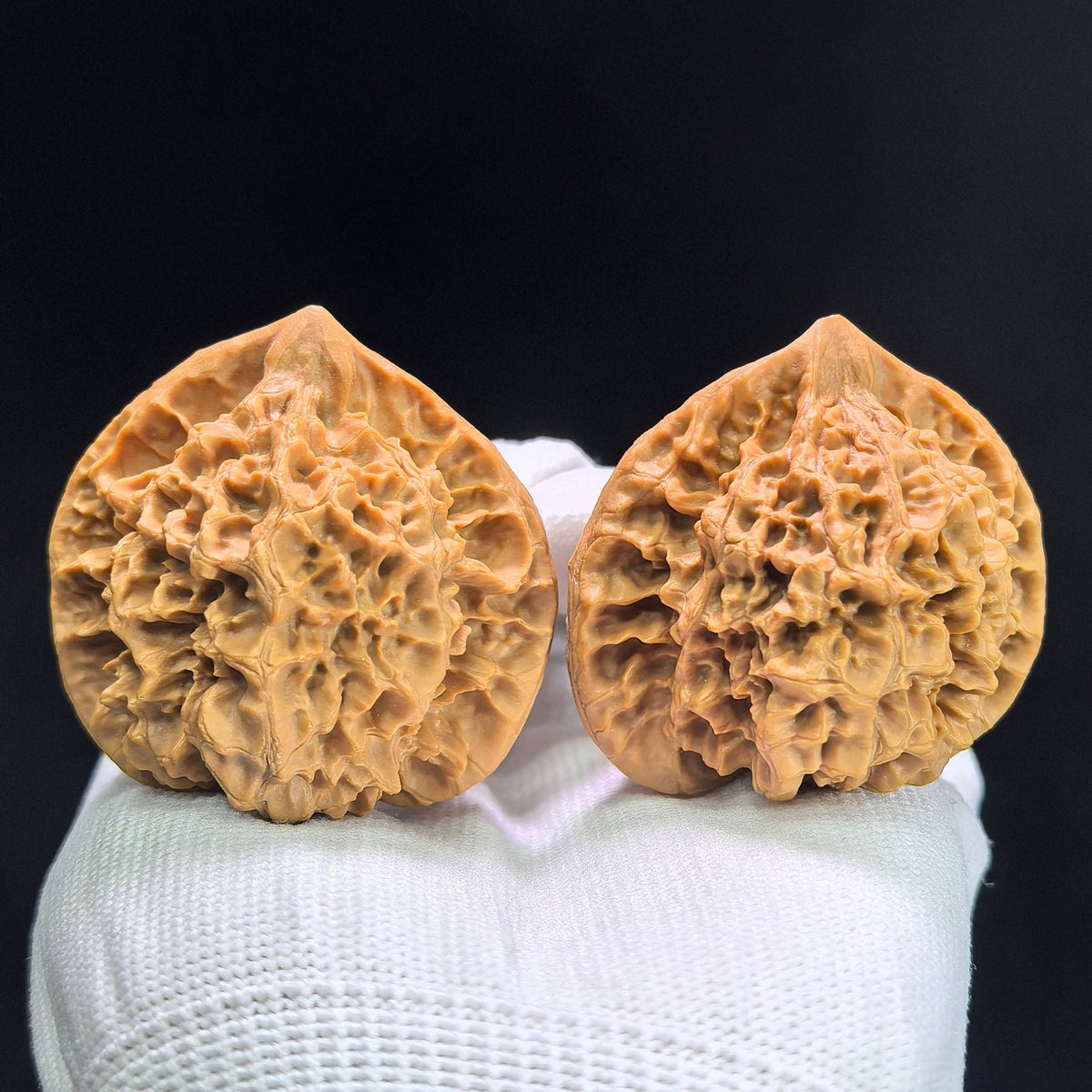 "Official Hat Low-Profile" Guanmao Aichun GM-1401 Broad-Shoulder Wenwan Walnuts Pair | 46.0mm x 41.0mm | GM-1401 - ThePatinaProject