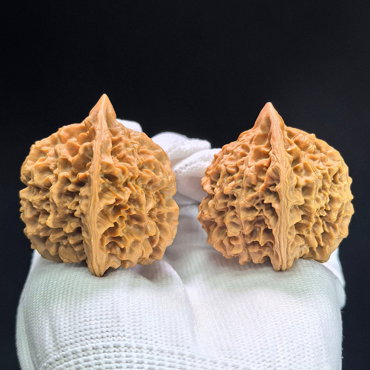 "Official Hat Low-Profile" Guanmao Aichun GM-1401 Broad-Shoulder Wenwan Walnuts Pair | 46.0mm x 41.0mm | GM-1401 - ThePatinaProject