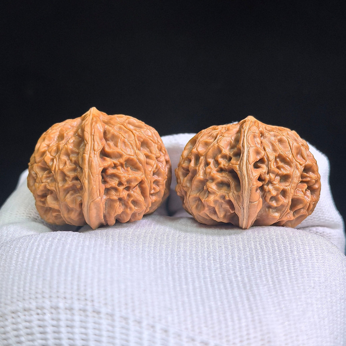 "Palace Lantern" Gongdeng GD-SY1A8 Low-Profile Wenwan Walnuts Pair | 40.0mm x 40.0mm | GD-SY1A8 - ThePatinaProject