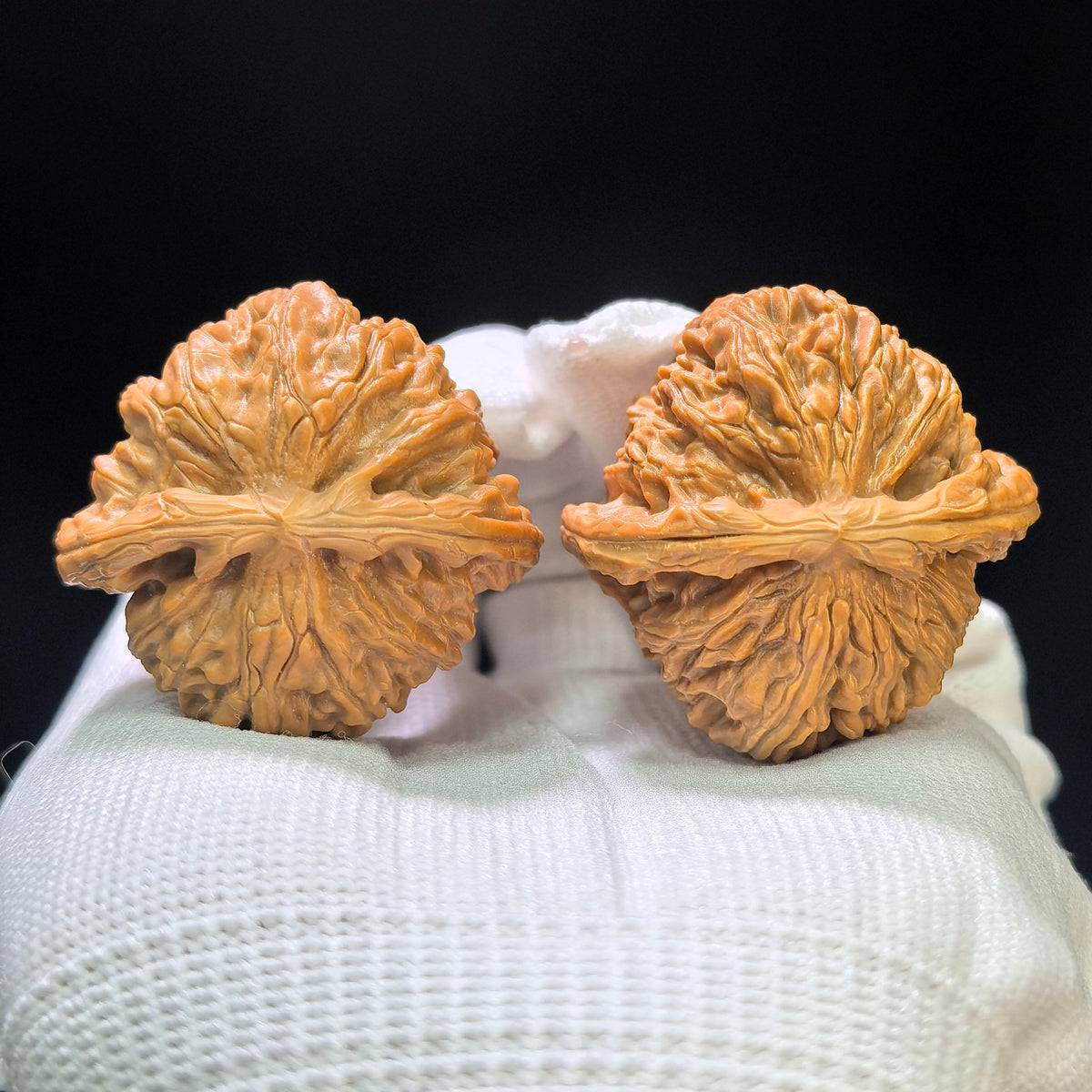 "Panshan" Panshan Wenwan Walnuts (Pair) | 39.0mm x 38.0mm | Stock ID: PS-1402 - ThePatinaProject