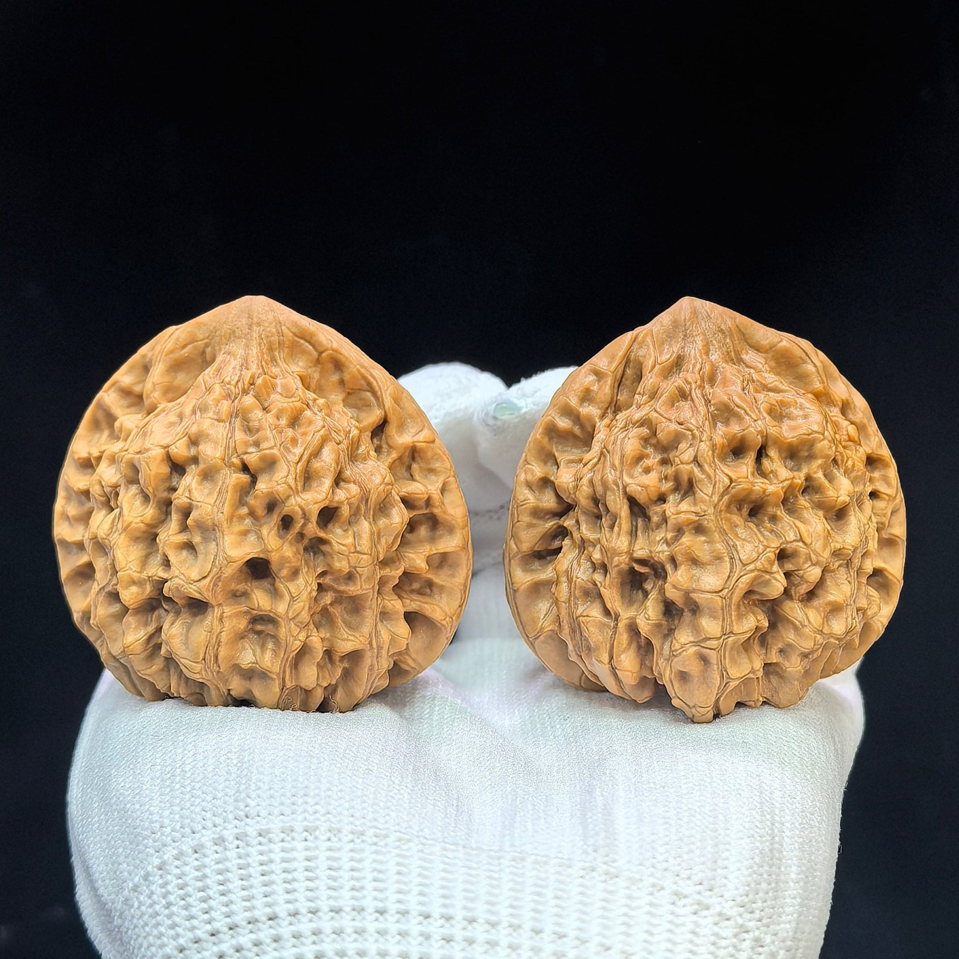 "Peach-Heart Concave Base Kylin" Taoxin Aodi Qilinwen Low-Profile Wenwan Walnuts Pair | 48.0mm x 43.0mm | TXADQLW-1501C - ThePatinaProject