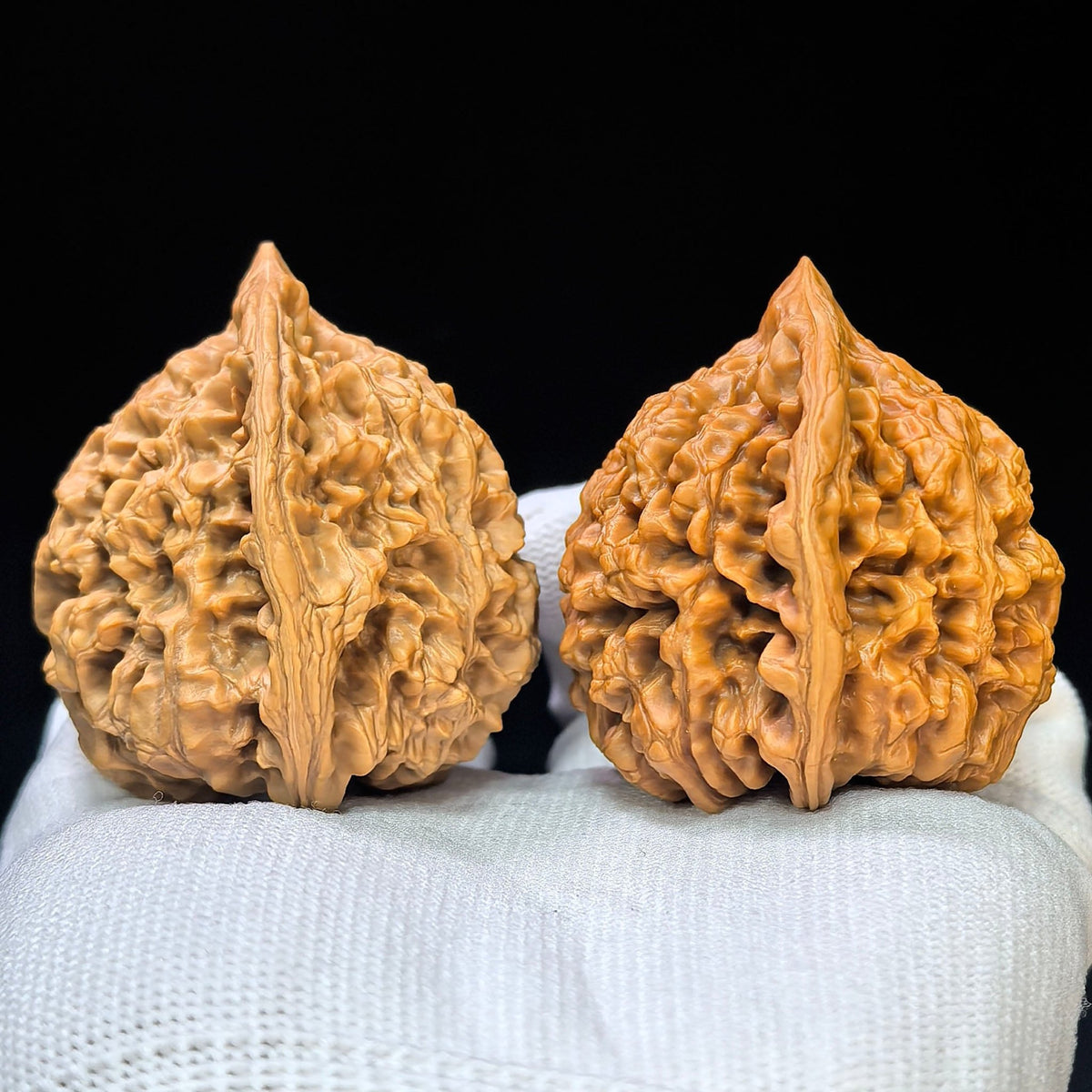 Peach-Heart Concave-Base Qilin Pattern Wenwan Walnut Pair | Bold Sculptural Form | 49.0mm × 43.0mm | TXBDQLW-17E0 - ThePatinaProject
